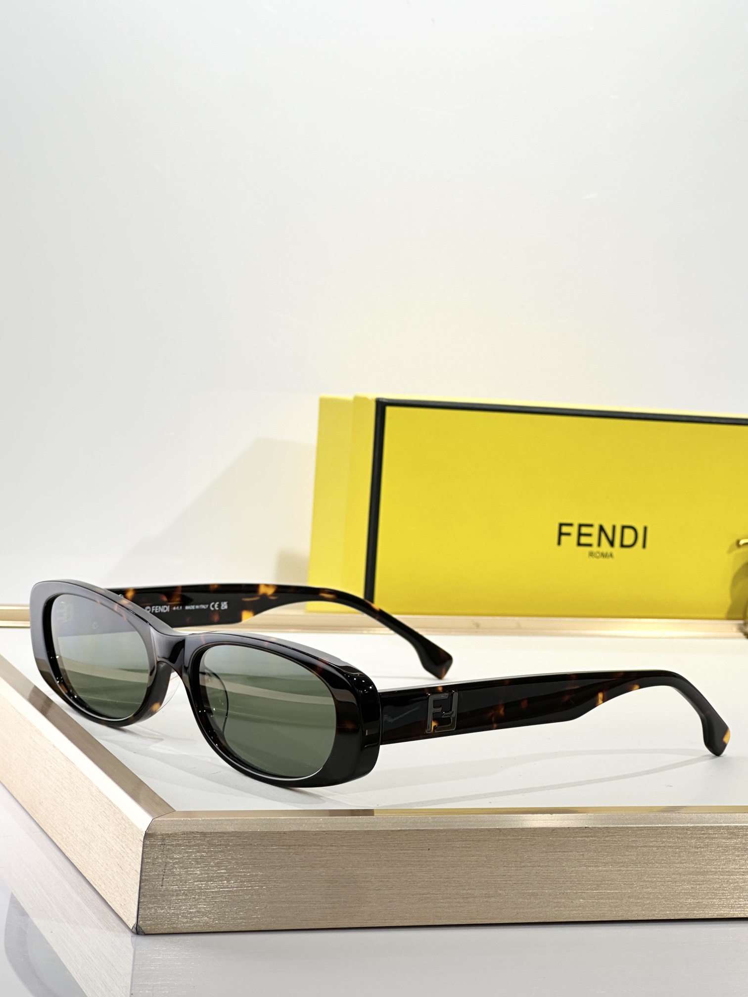  FENDI
MOD：FE40183I
Size：56口20 145
