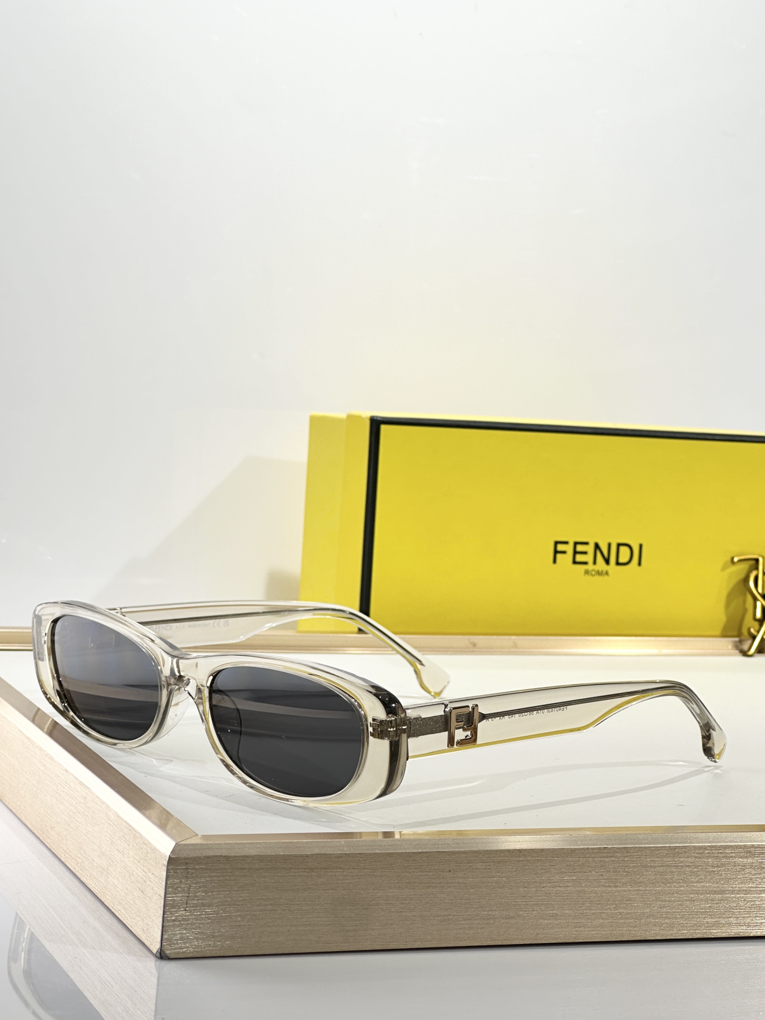  FENDI
MOD：FE40183I
Size：56口20 145
