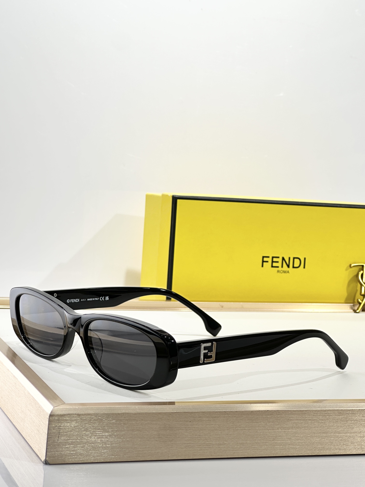  FENDI
MOD：FE40183I
Size：56口20 145
