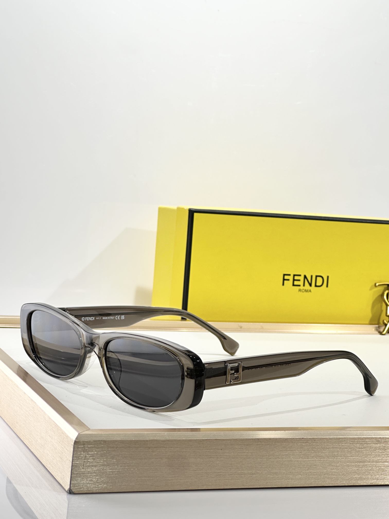  FENDI
MOD：FE40183I
Size：56口20 145
