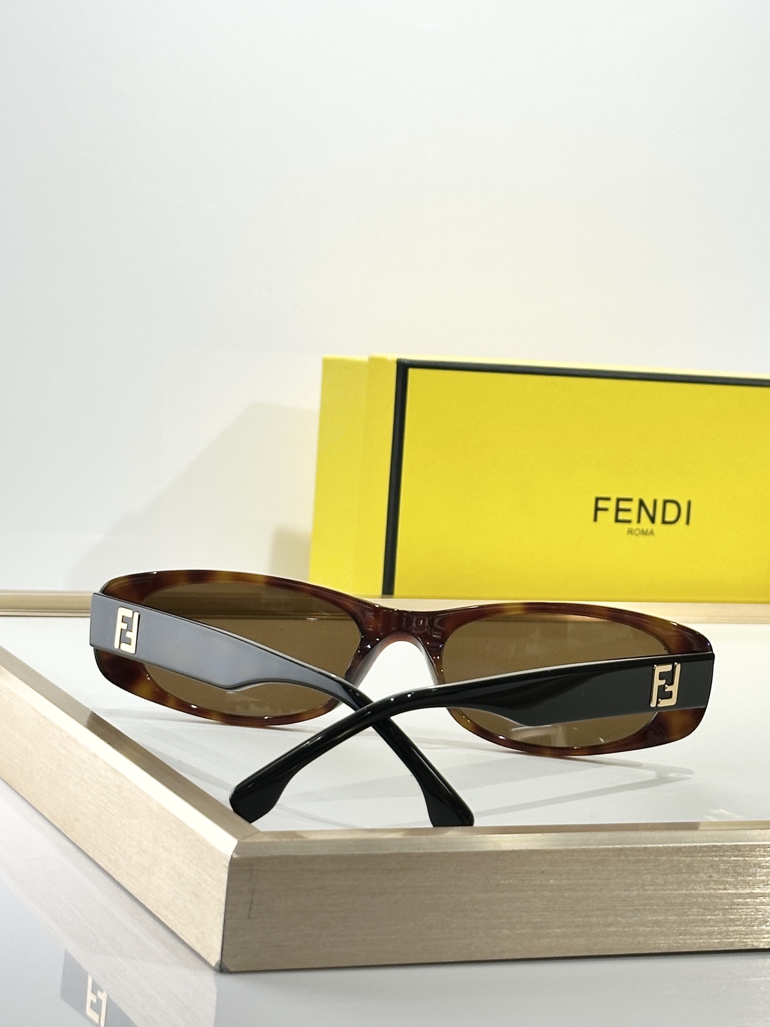  FENDI
MOD：FE40183I
Size：56口20 145
