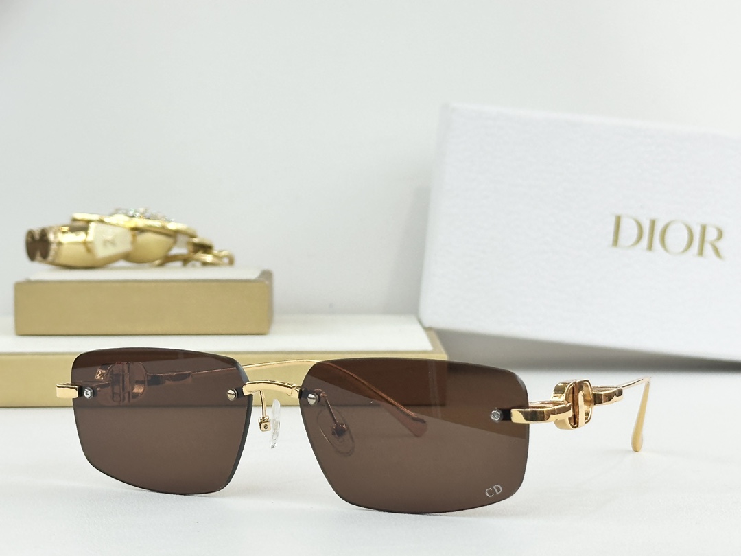 DIO*MODEL：DiorS4USize 61口15 135