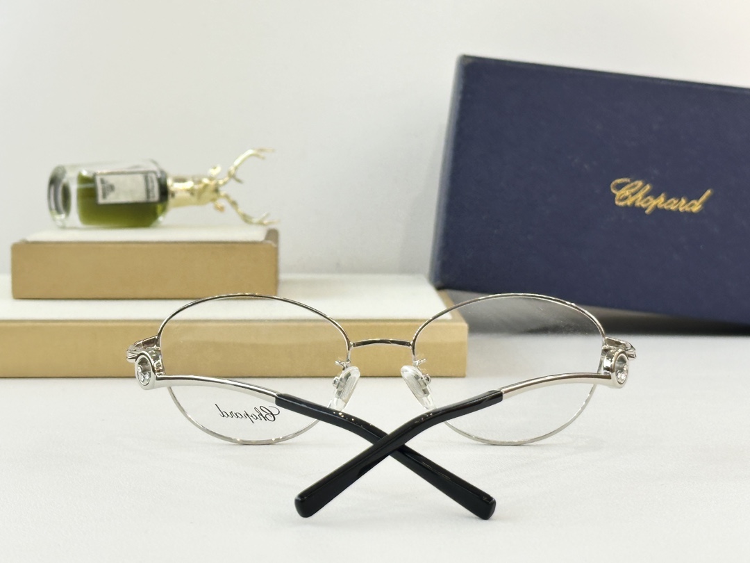 𝘾𝙃𝙊𝙋𝘼𝙍𝘿 MOD：VCHA54JSize：52口19 140