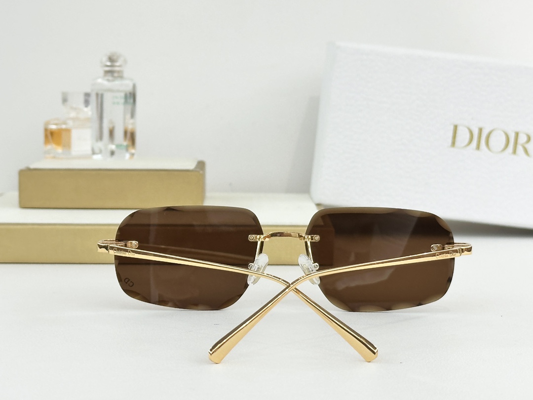 DIORMOD：DSGTA56UCRSize：60口17 138