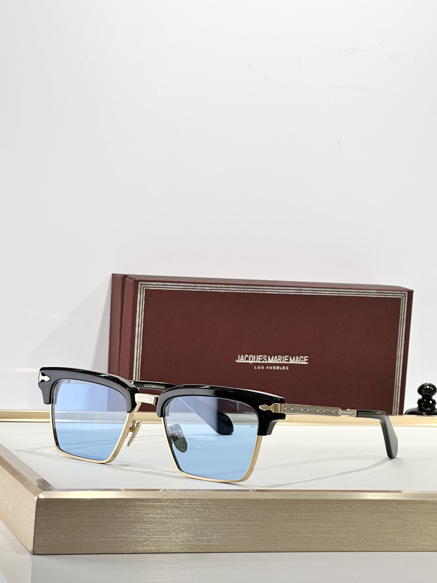 Jacques Marie Mage全网售罄 限量发售独特典藏之作经典的 50 年代风格组合眼镜，具有突