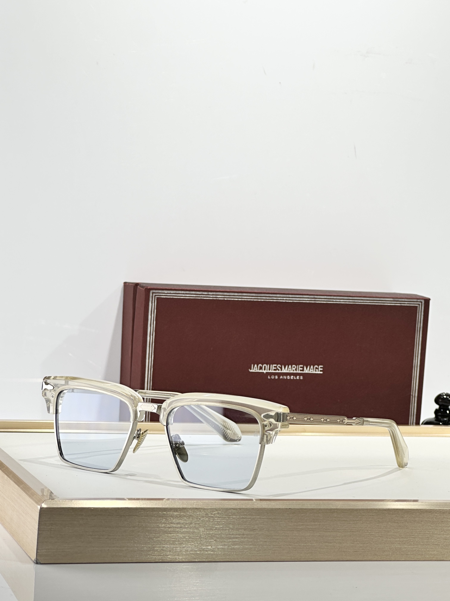 Jacques Marie Mage全网售罄 限量发售独特典藏之作经典的 50 年代风格组合眼镜，具有突