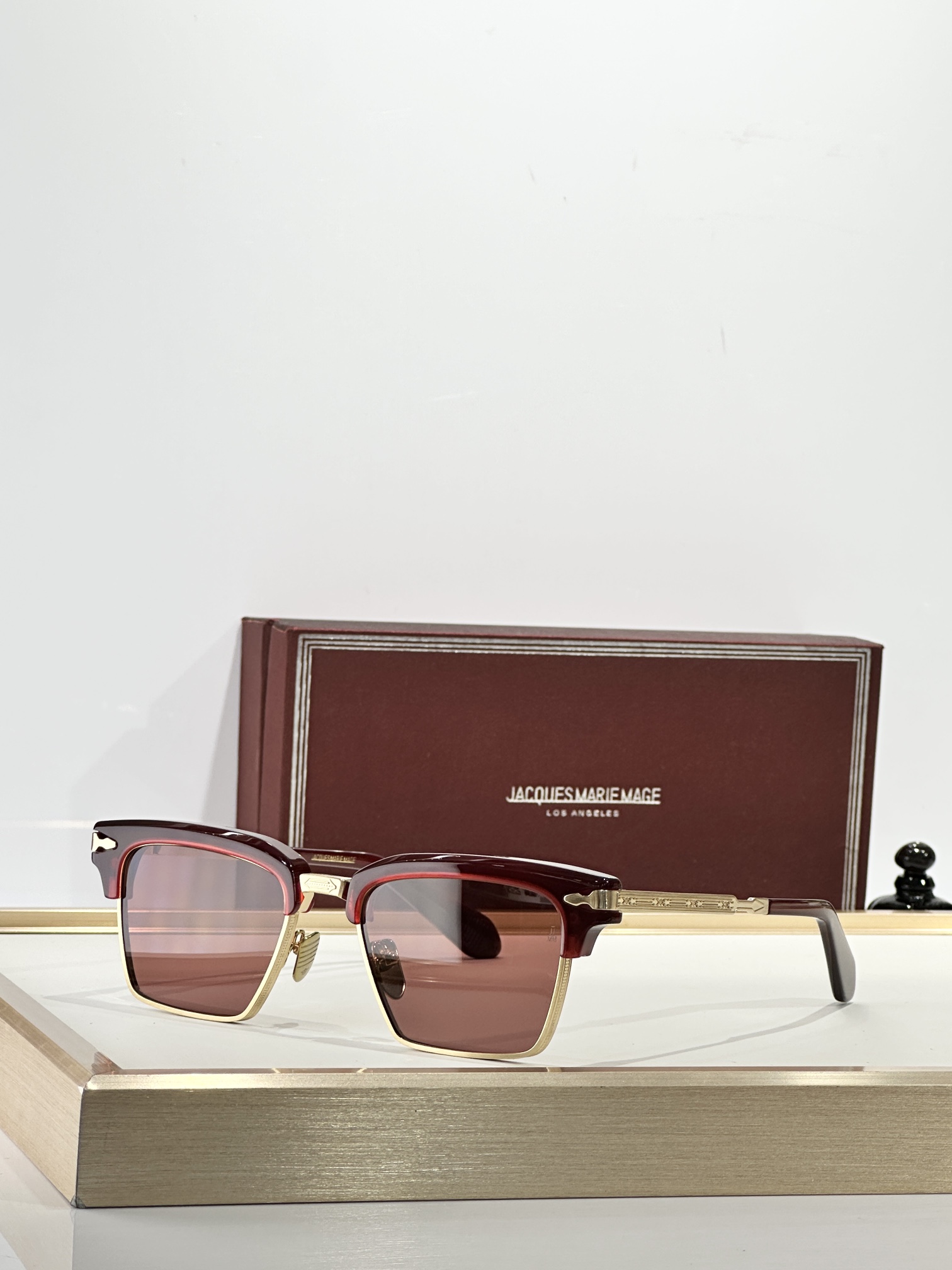 Jacques Marie Mage全网售罄 限量发售独特典藏之作经典的 50 年代风格组合眼镜，具有突