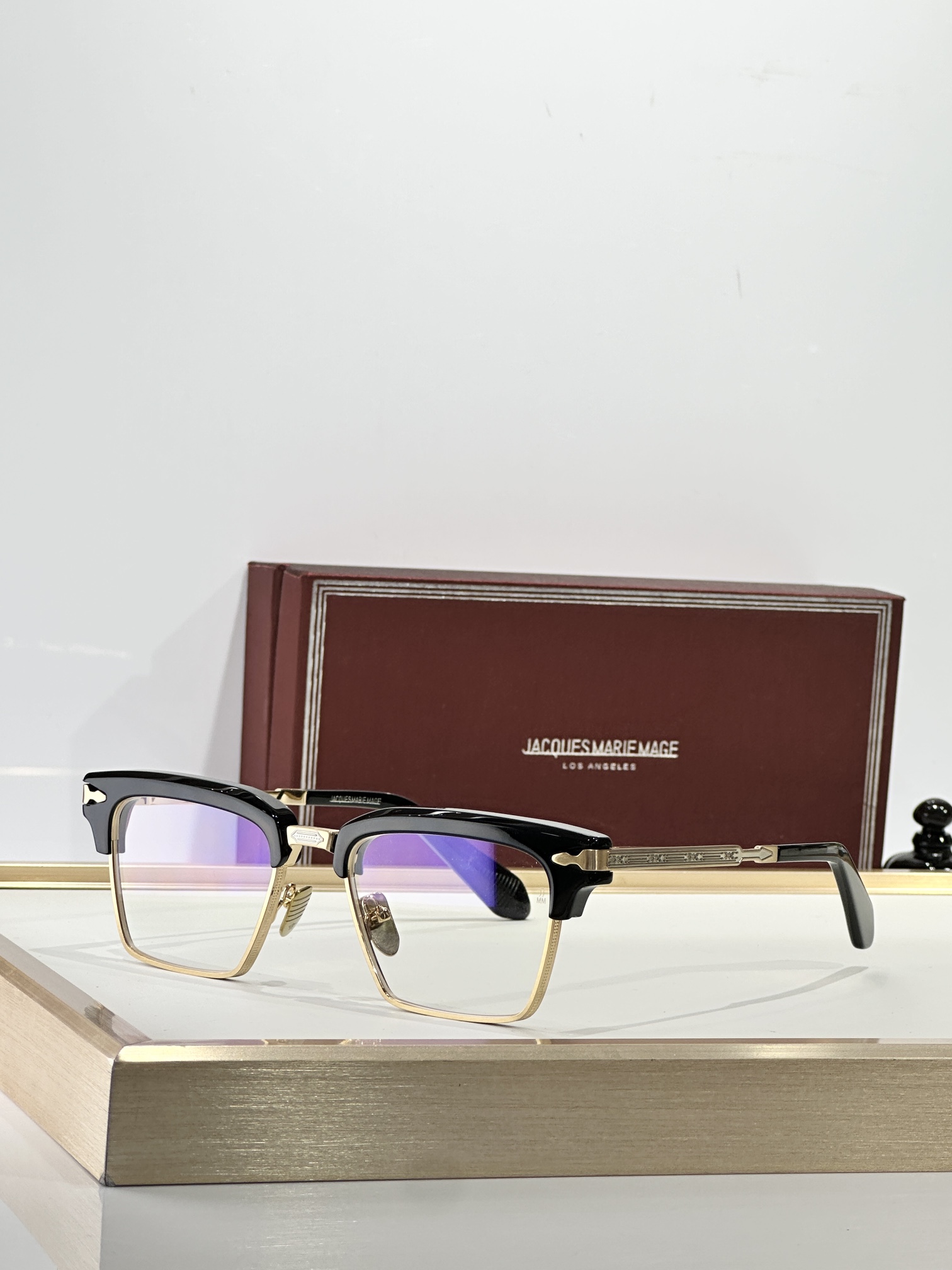 Jacques Marie Mage全网售罄 限量发售独特典藏之作经典的 50 年代风格组合眼镜，具有突