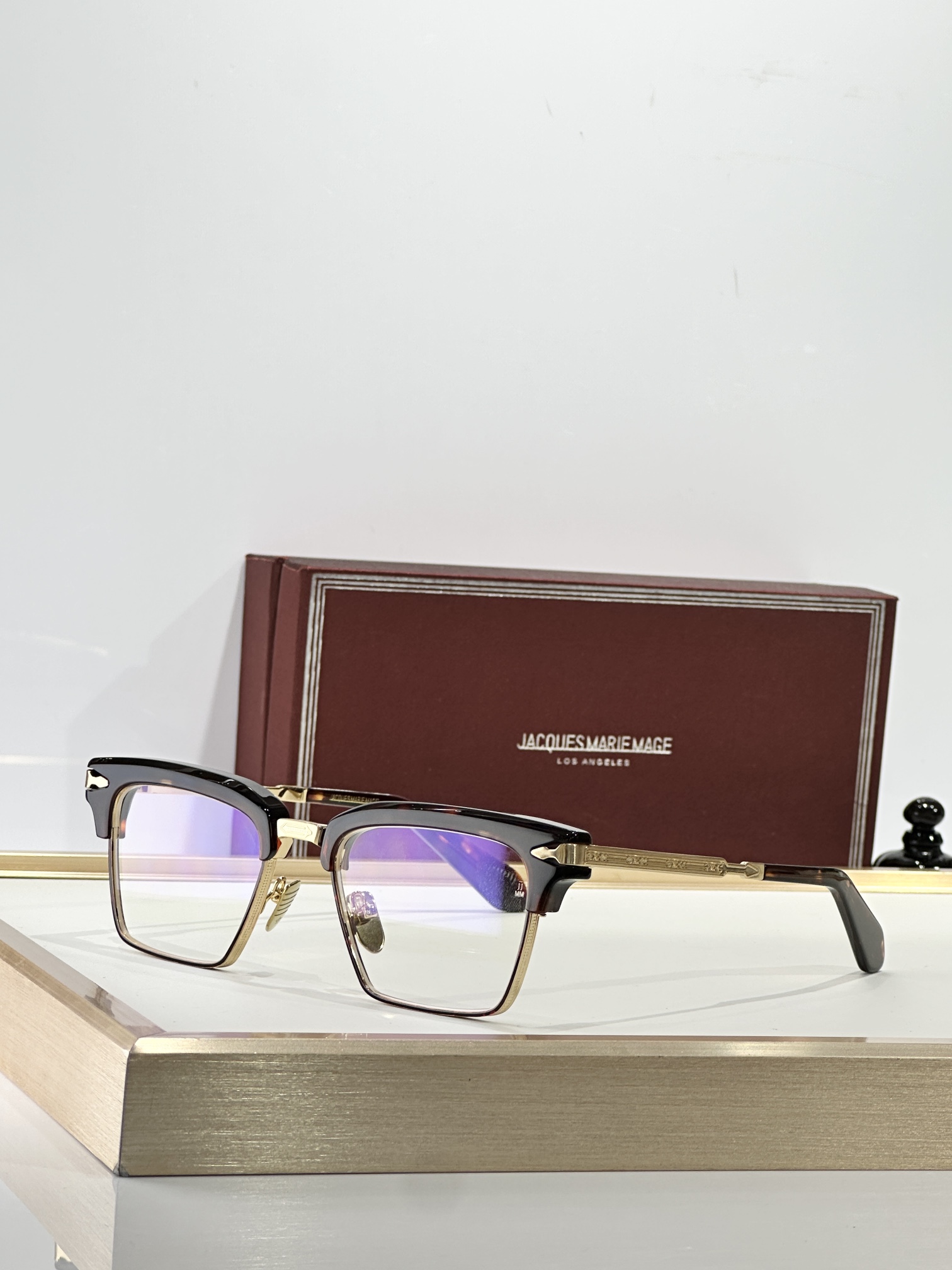 Jacques Marie Mage全网售罄 限量发售独特典藏之作经典的 50 年代风格组合眼镜，具有突