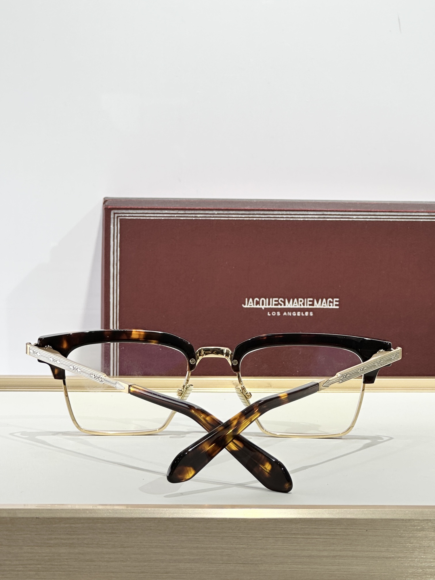 Jacques Marie Mage全网售罄 限量发售独特典藏之作经典的 50 年代风格组合眼镜，具有突