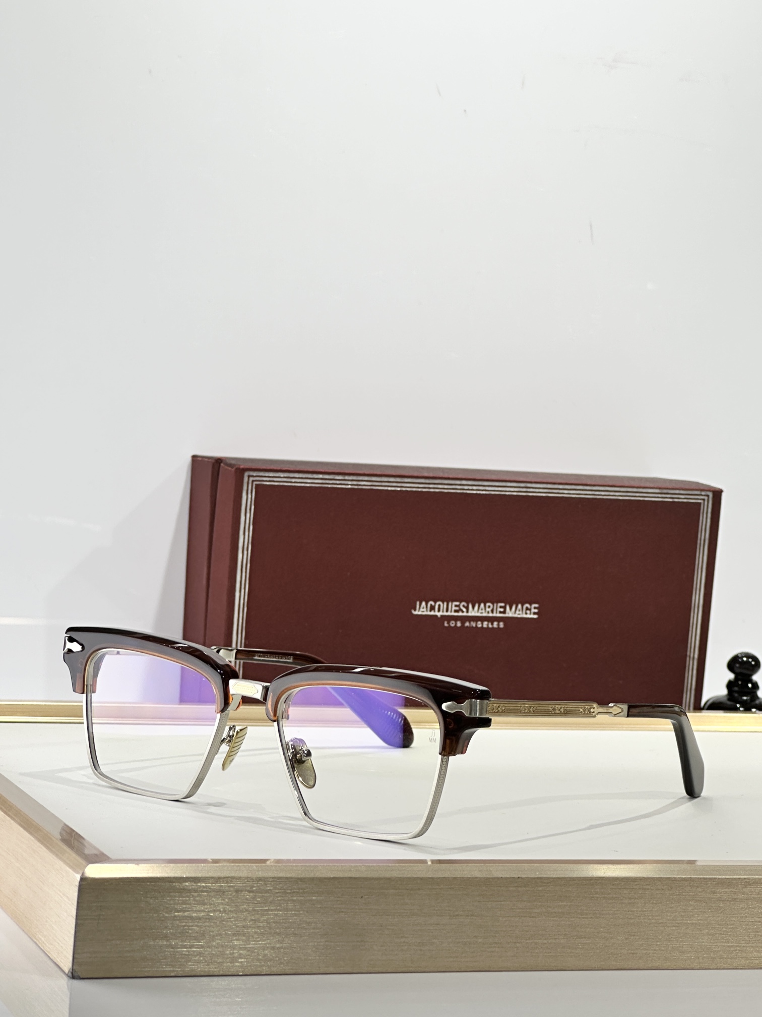 Jacques Marie Mage全网售罄 限量发售独特典藏之作经典的 50 年代风格组合眼镜，具有突