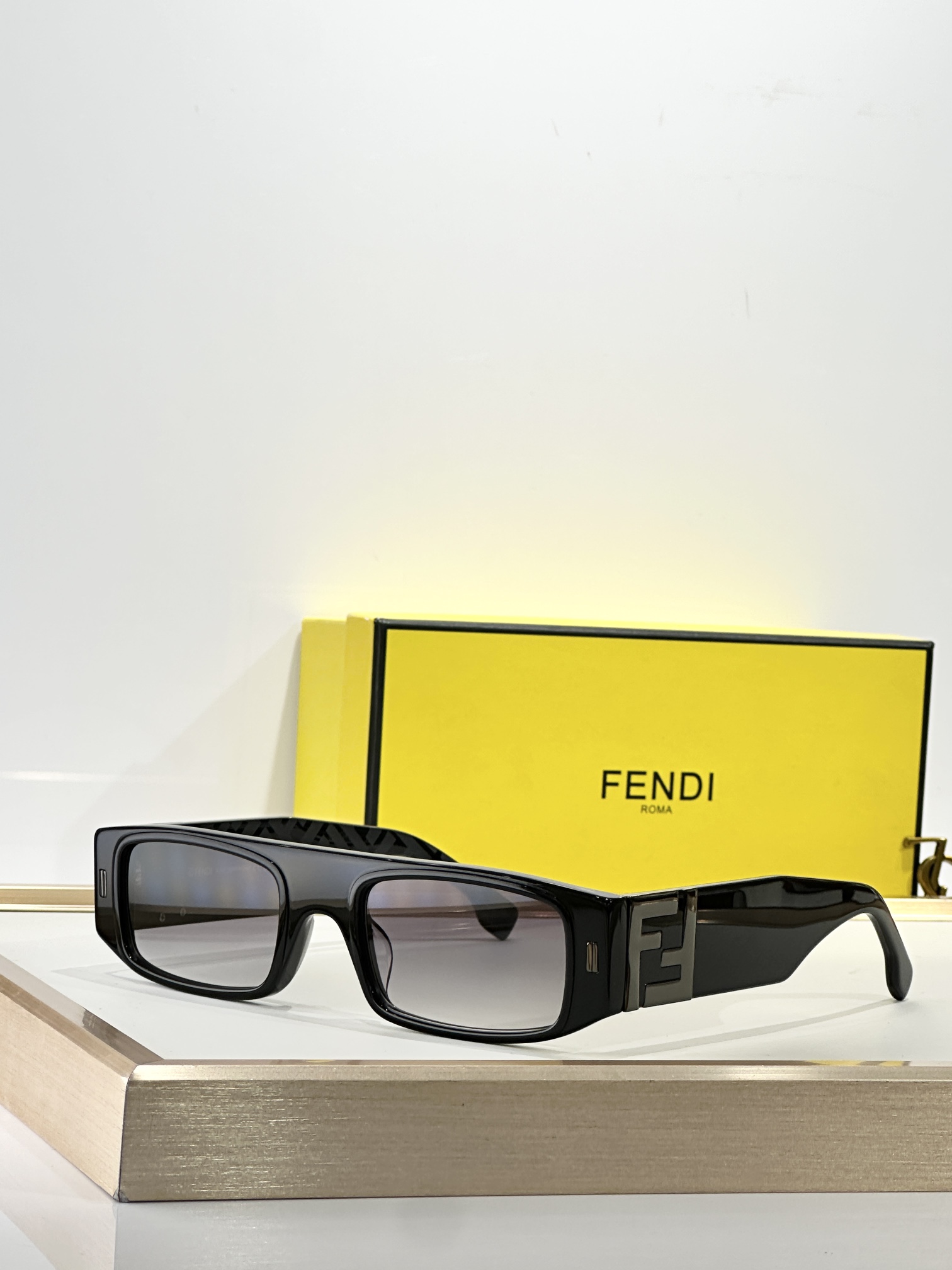 FENDIMOD：FE40587Size：54口23 145