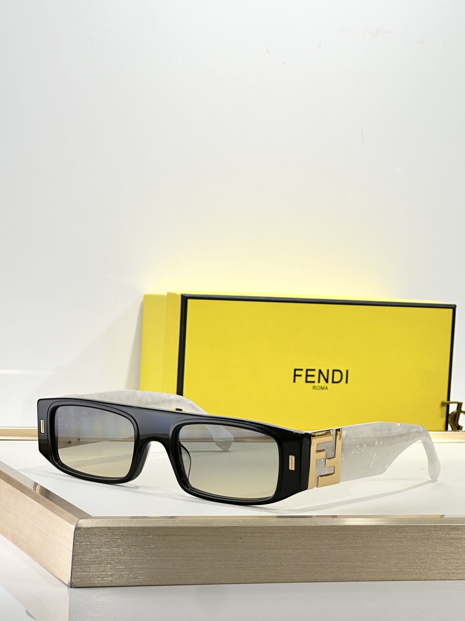 FENDIMOD：FE40587Size：54口23 145