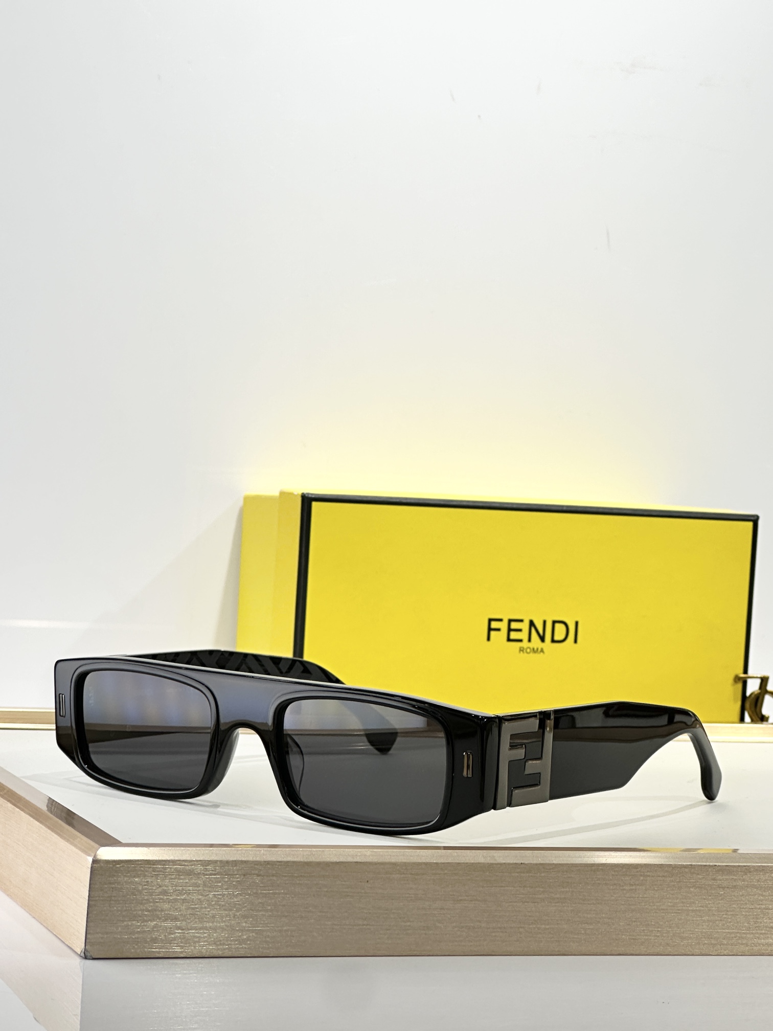 FENDIMOD：FE40587Size：54口23 145