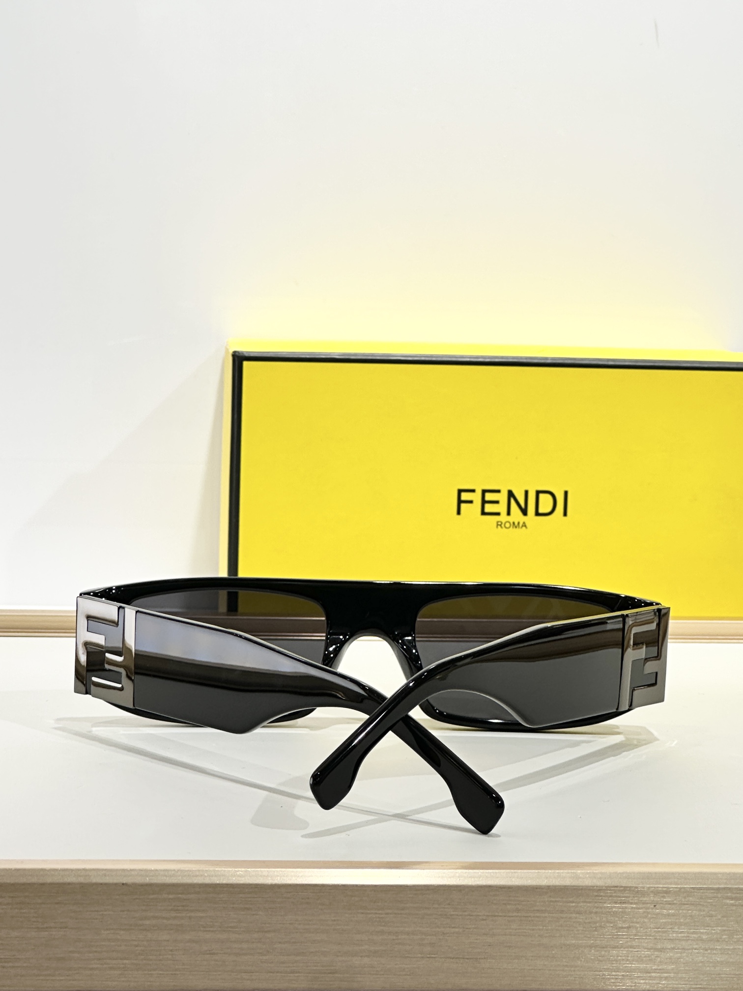 FENDIMOD：FE40587Size：54口23 145