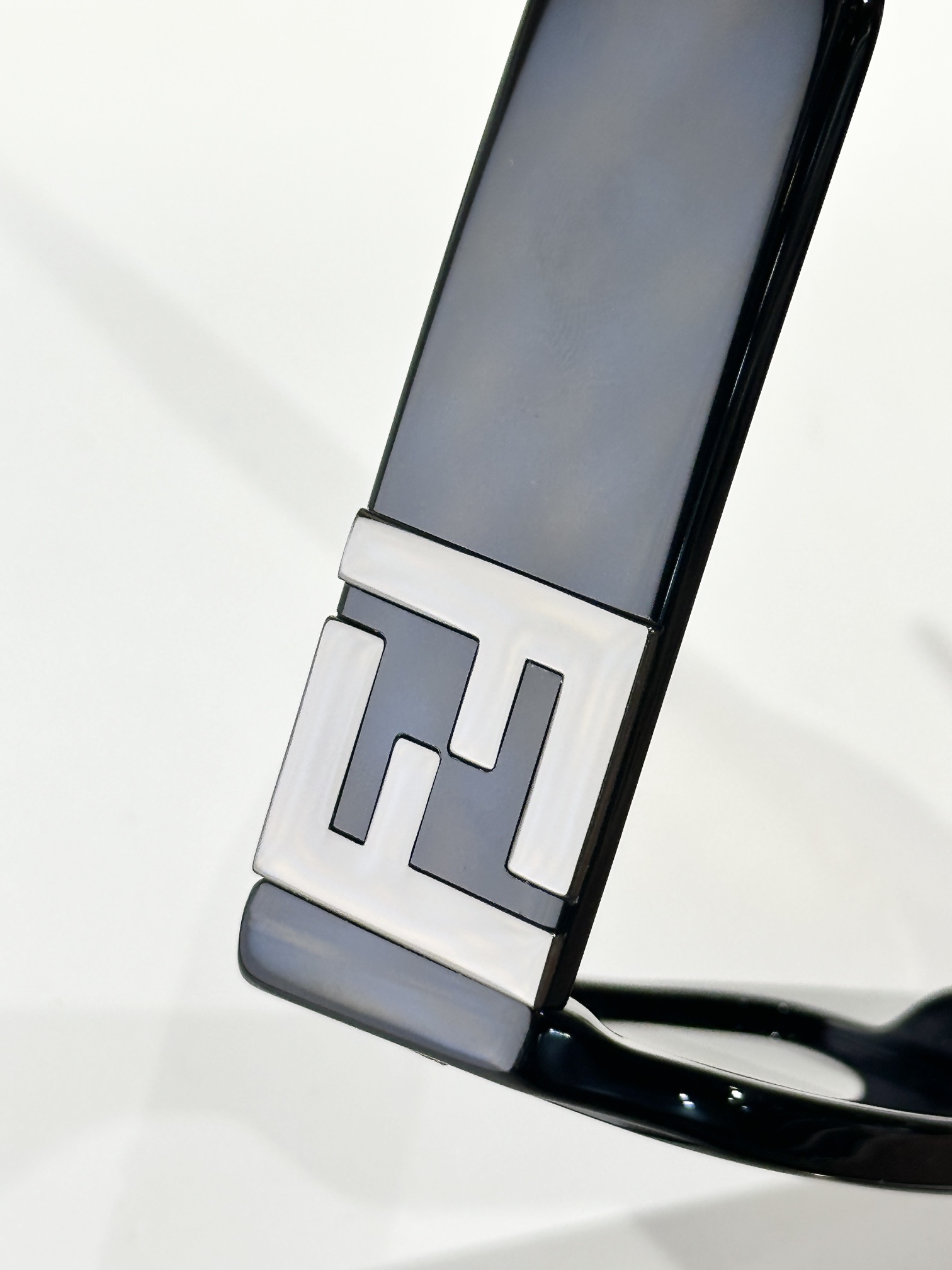 FENDIMOD：FE40587Size：54口23 145