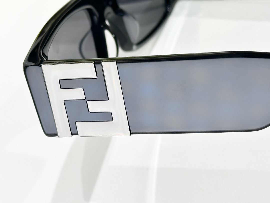 FENDIMOD：FE40587Size：54口23 145