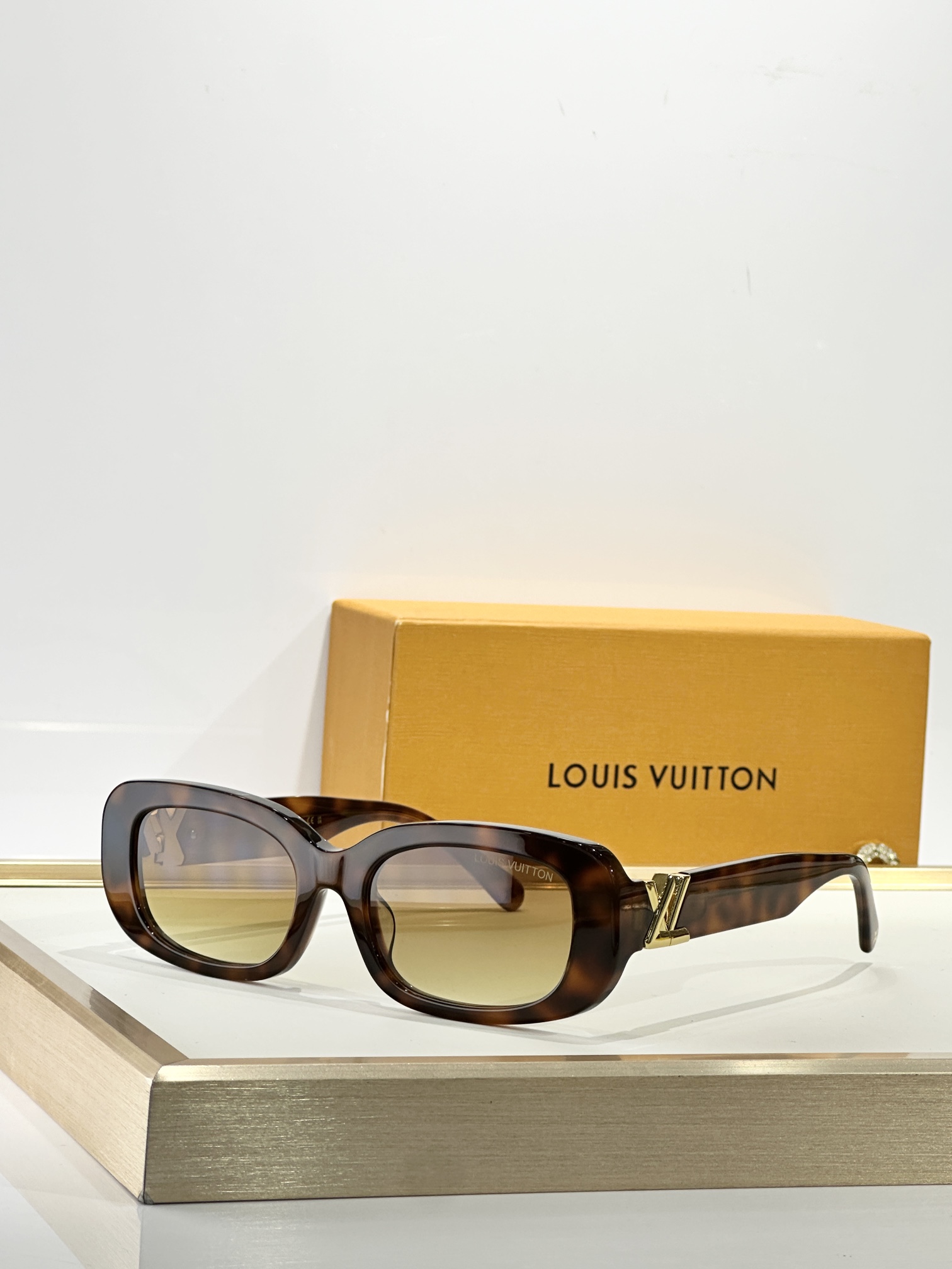 Louis Vuitto*MODEL:Z3013USIZE：54口19-140