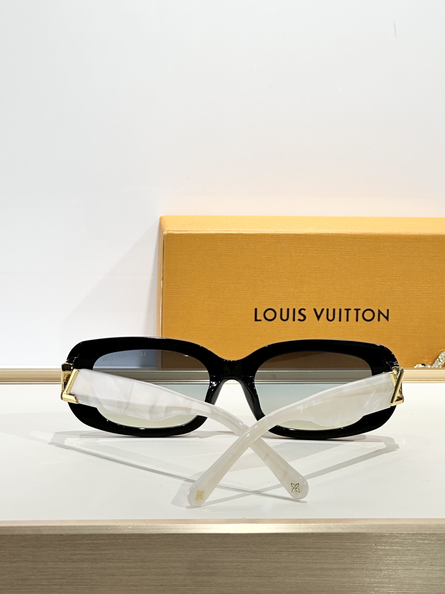 Louis Vuitto*MODEL:Z3013USIZE：54口19-140
