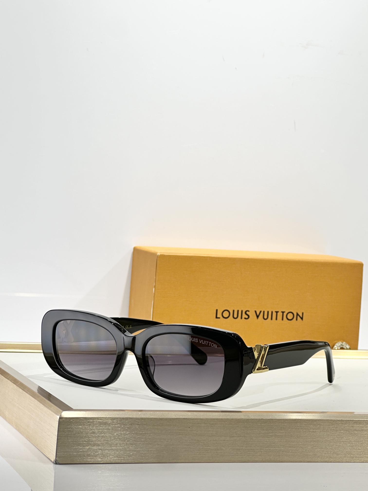 Louis Vuitto*MODEL:Z3013USIZE：54口19-140