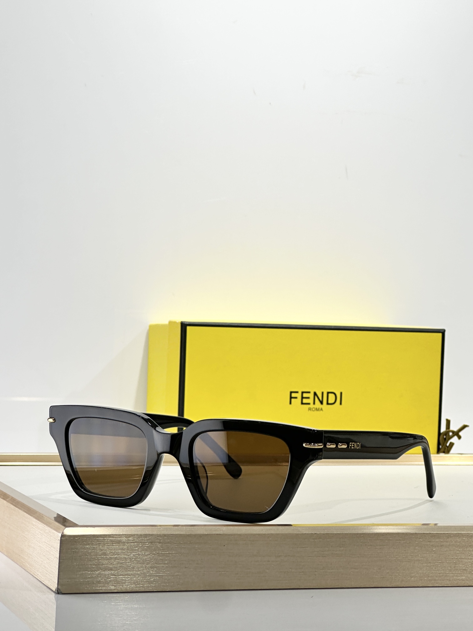 FENDIMODEL：FE40191ISIZE：50口24-145