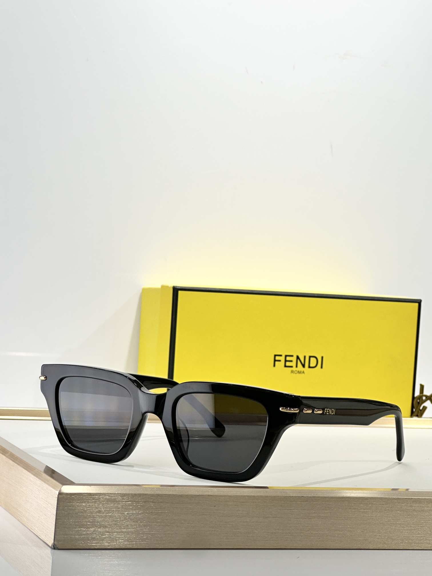 FENDIMODEL：FE40191ISIZE：50口24-145