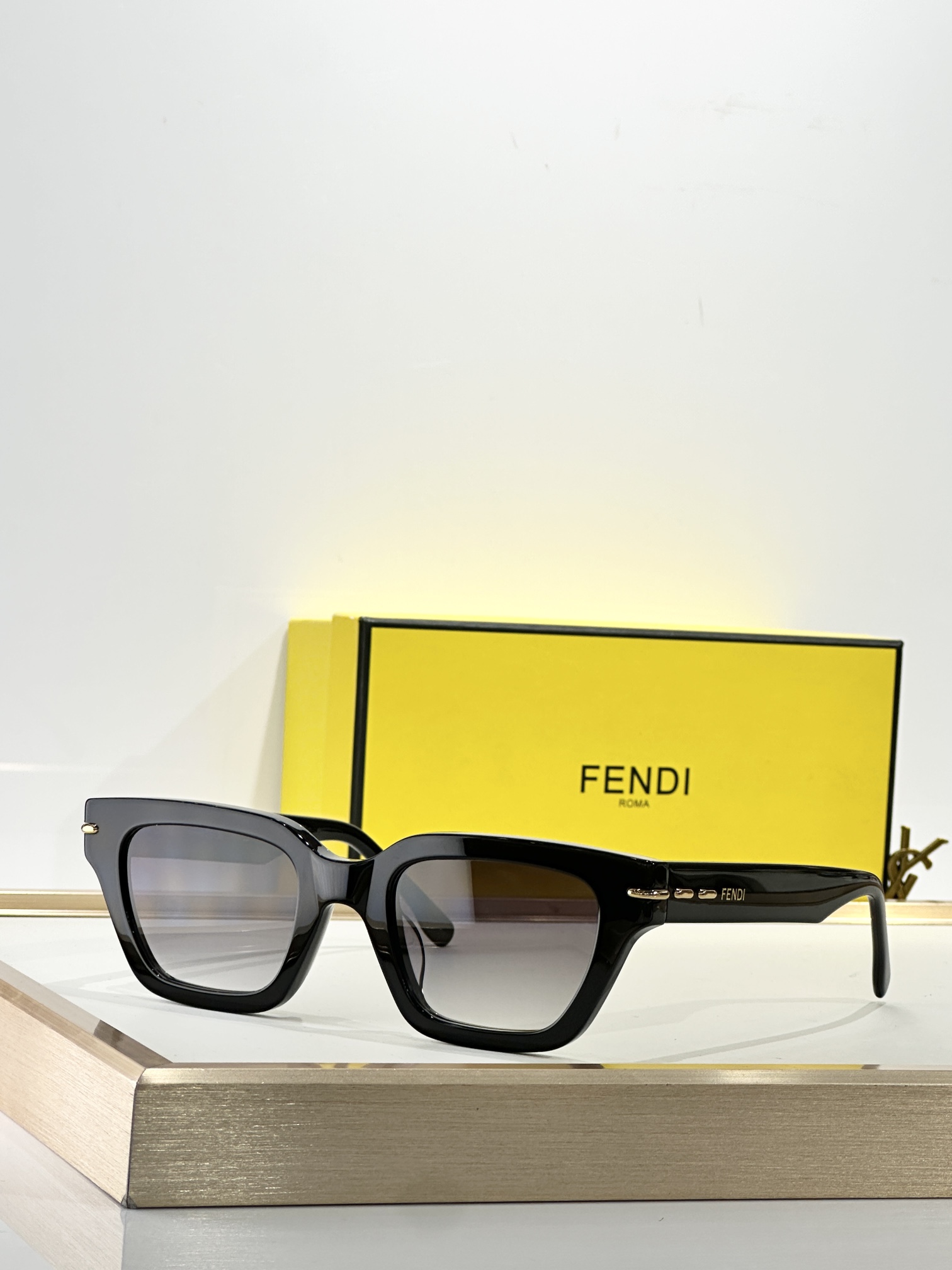 FENDIMODEL：FE40191ISIZE：50口24-145