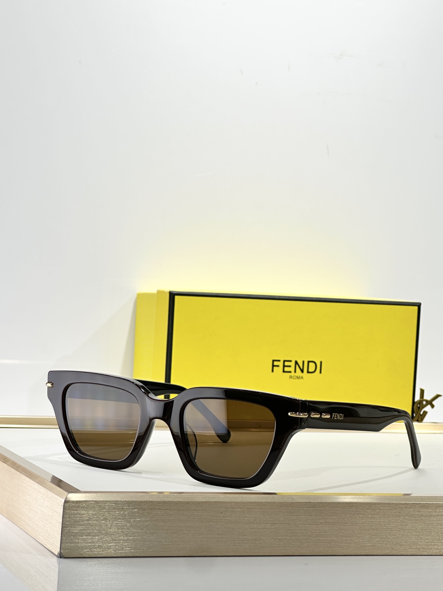 FENDIMODEL：FE40191ISIZE：50口24-145