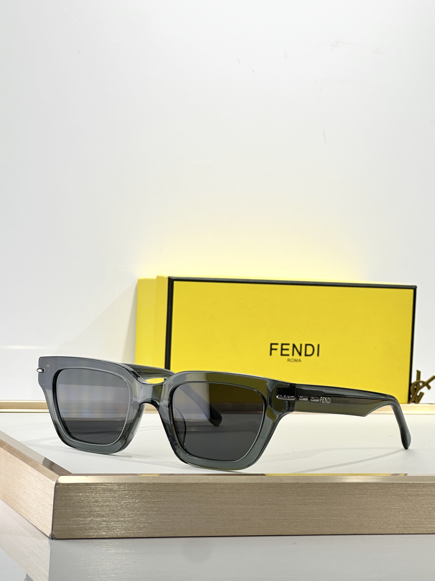 FENDIMODEL：FE40191ISIZE：50口24-145