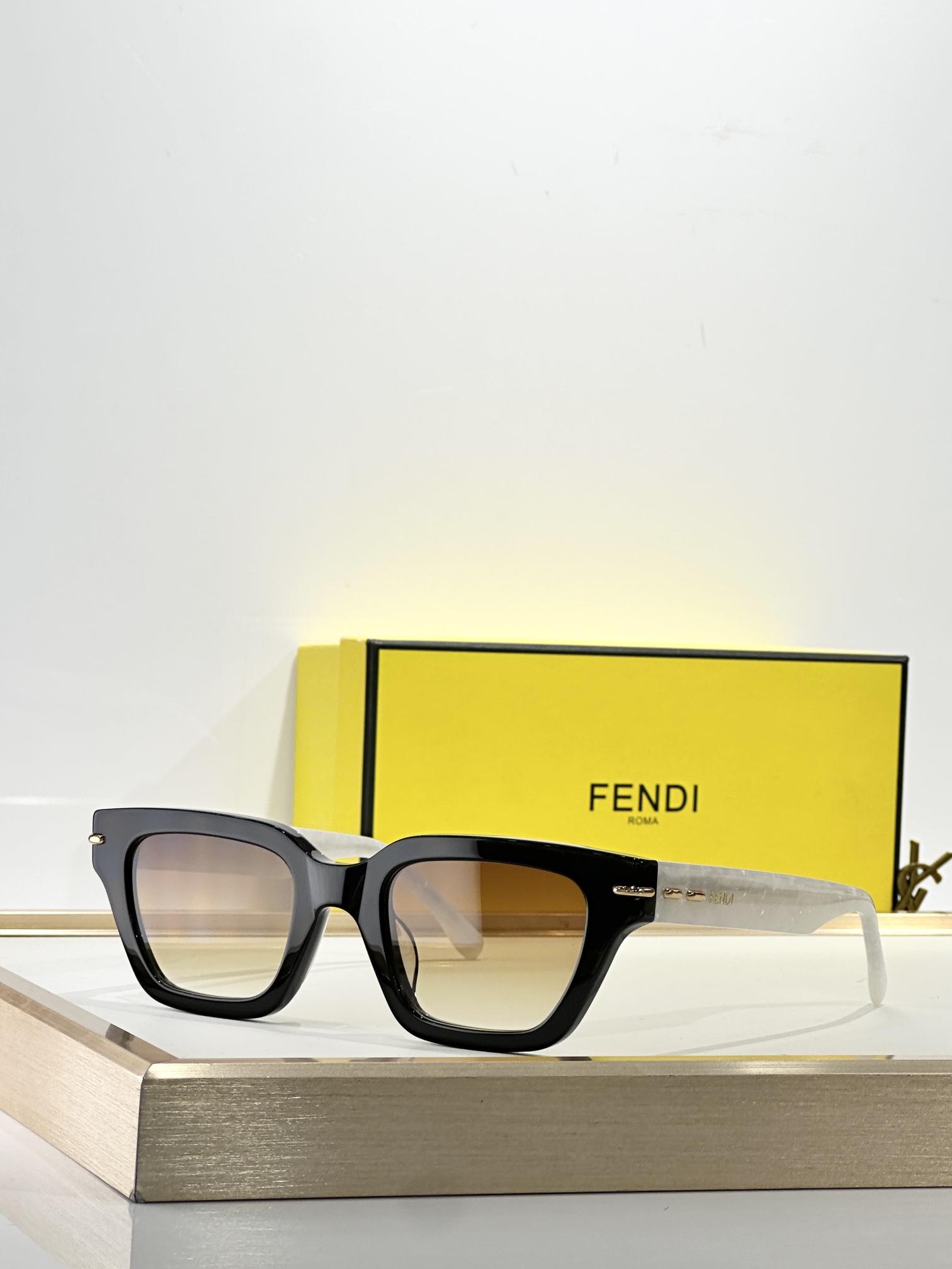 FENDIMODEL：FE40191ISIZE：50口24-145