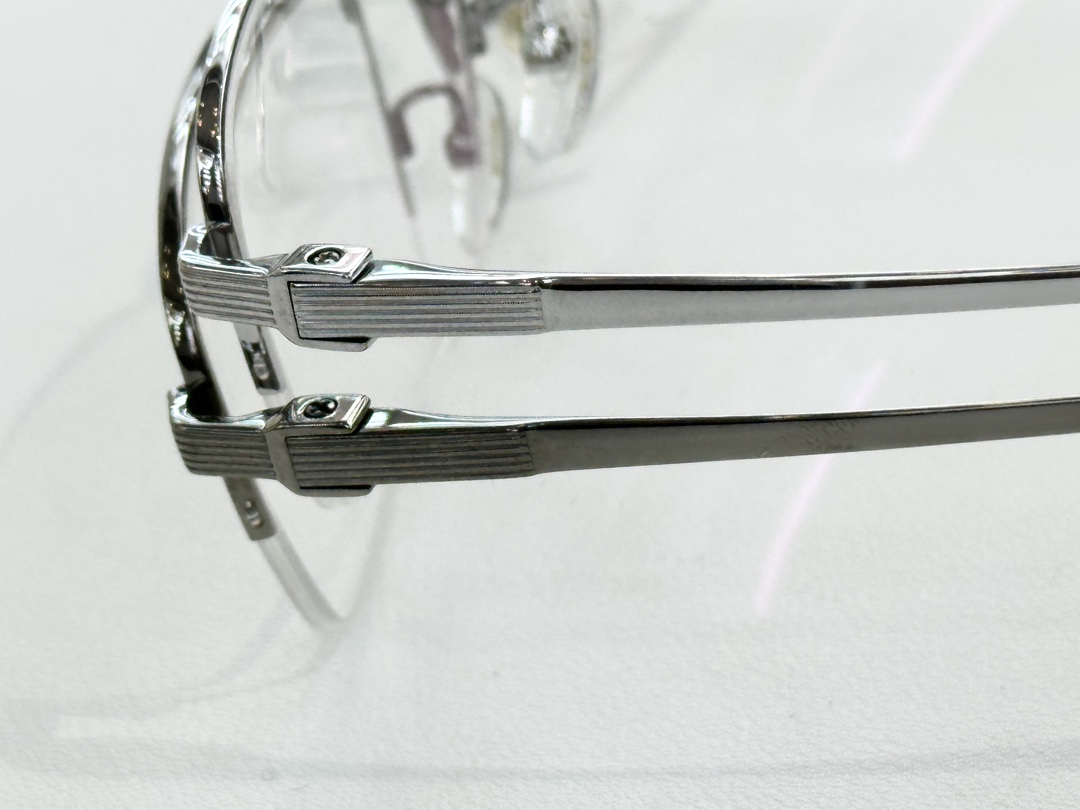 Cartie*MODEL：SIZE：55口17