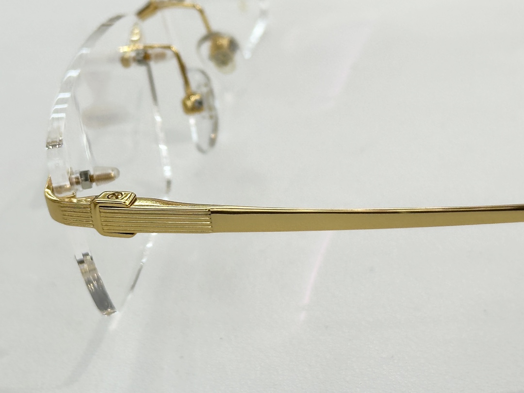 Cartie*MODEL：SIZE：56口17