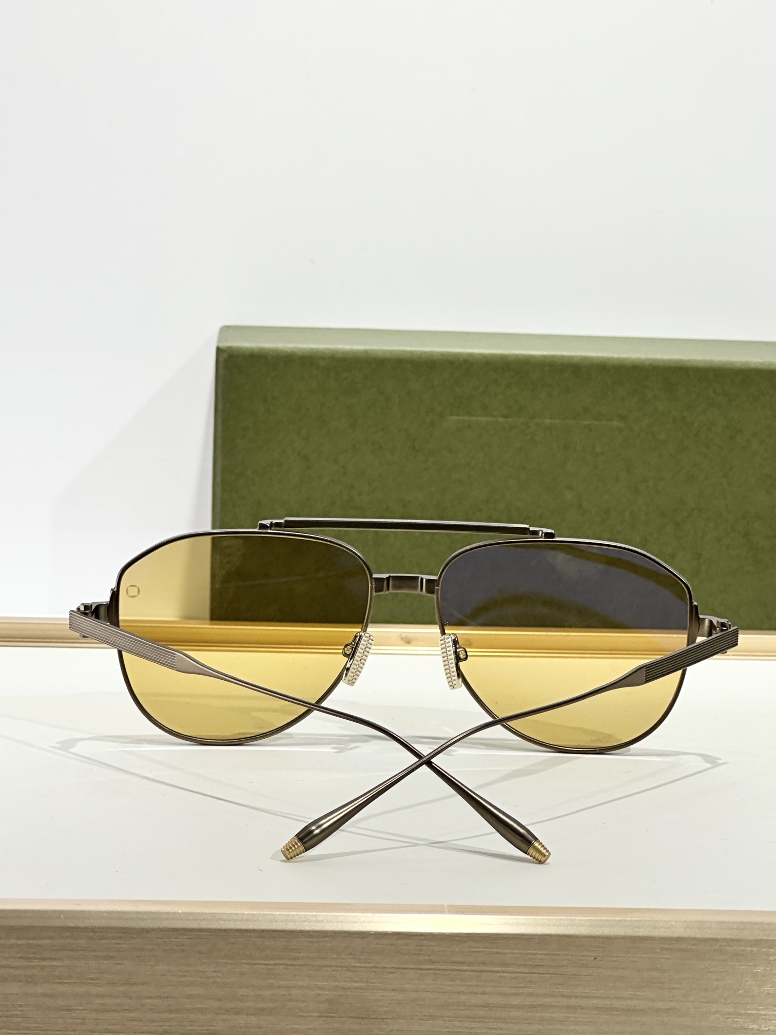 AKONI【未來創新美學設計】'HELIOS'以古希臘太陽神命名，將精緻與雋永的設計融為一體。全新推出的