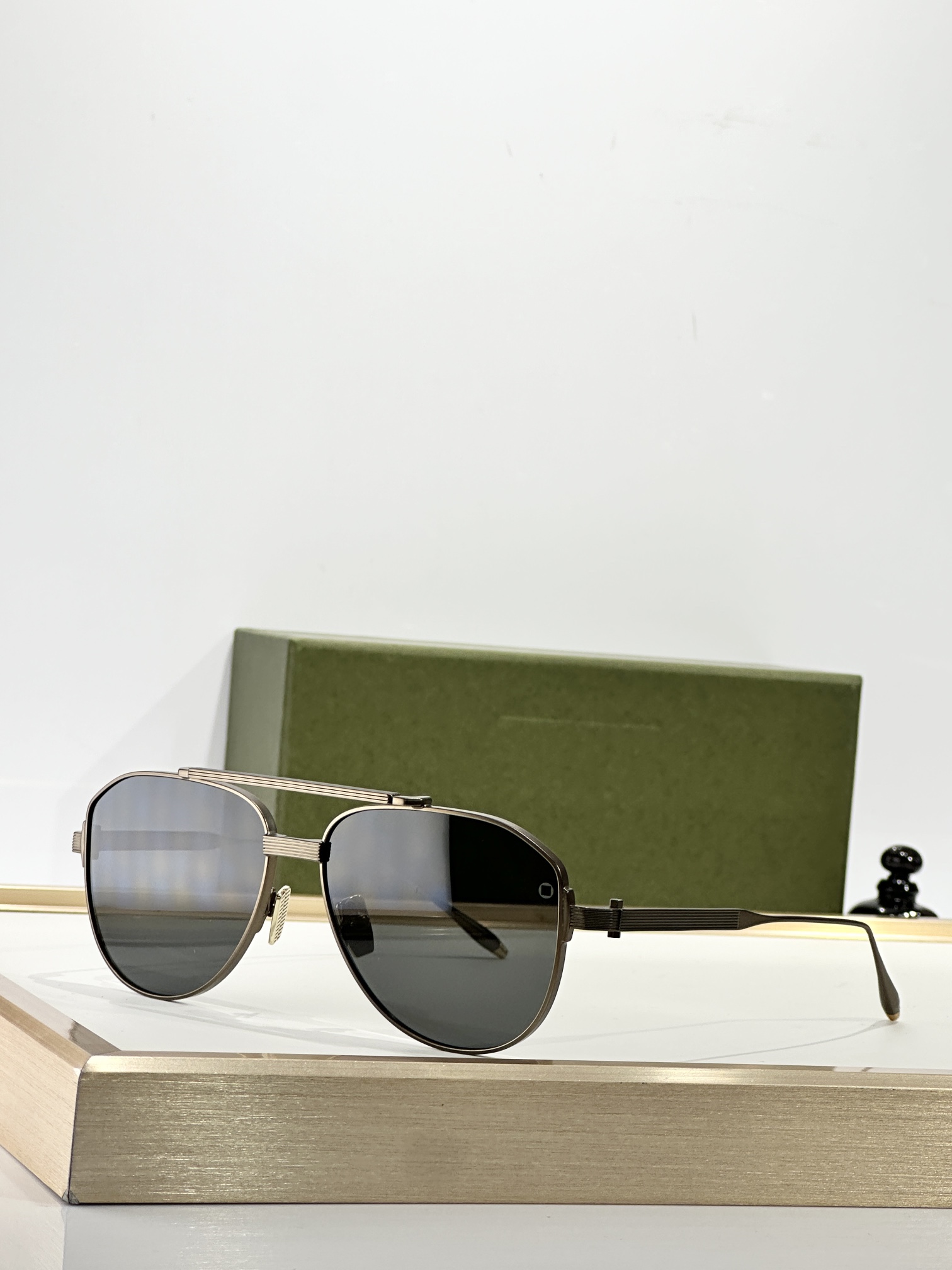 AKONI【未來創新美學設計】'HELIOS'以古希臘太陽神命名，將精緻與雋永的設計融為一體。全新推出的