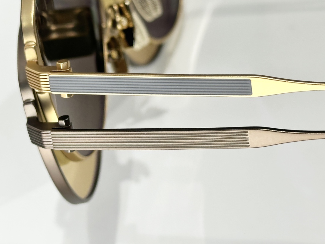 AKONI【未來創新美學設計】'HELIOS'以古希臘太陽神命名，將精緻與雋永的設計融為一體。全新推出的