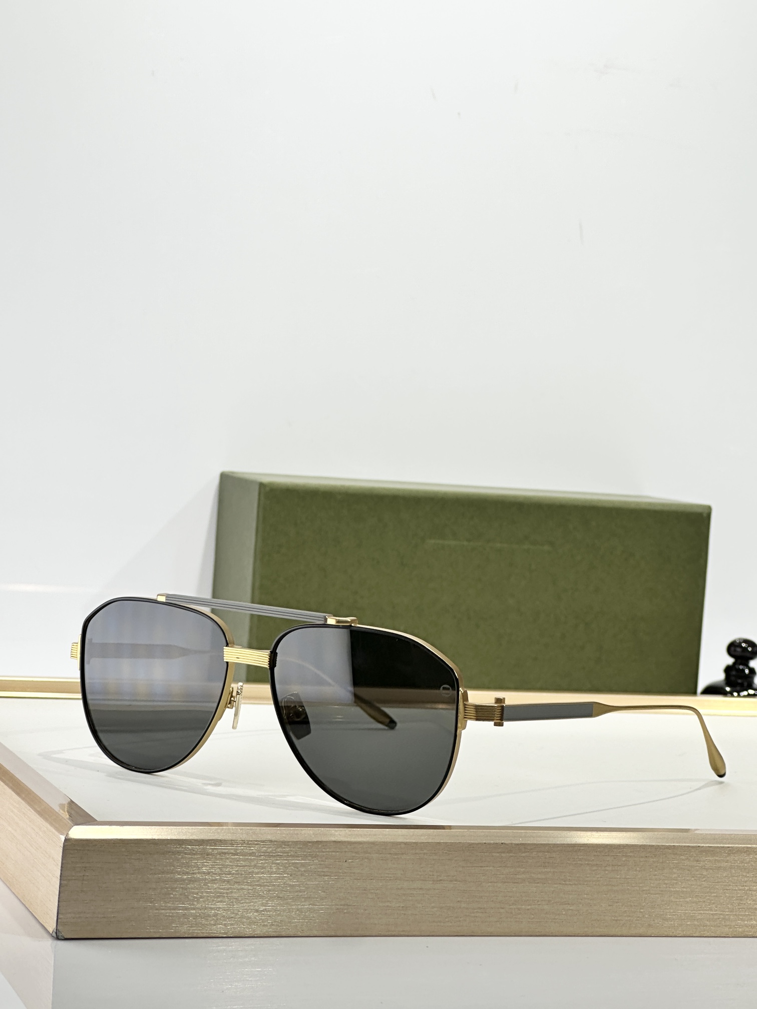 AKONI【未來創新美學設計】'HELIOS'以古希臘太陽神命名，將精緻與雋永的設計融為一體。全新推出的