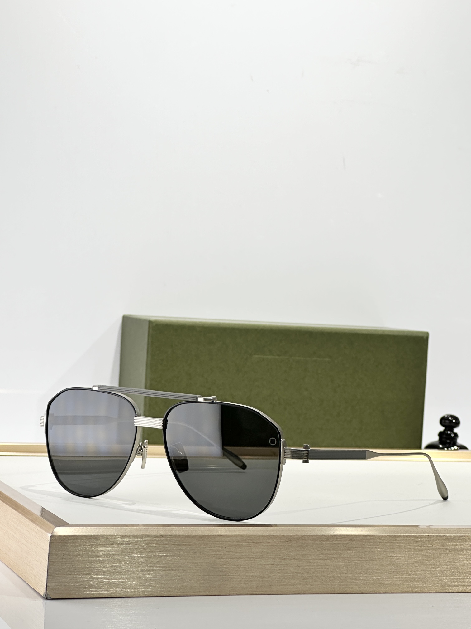 AKONI【未來創新美學設計】'HELIOS'以古希臘太陽神命名，將精緻與雋永的設計融為一體。全新推出的