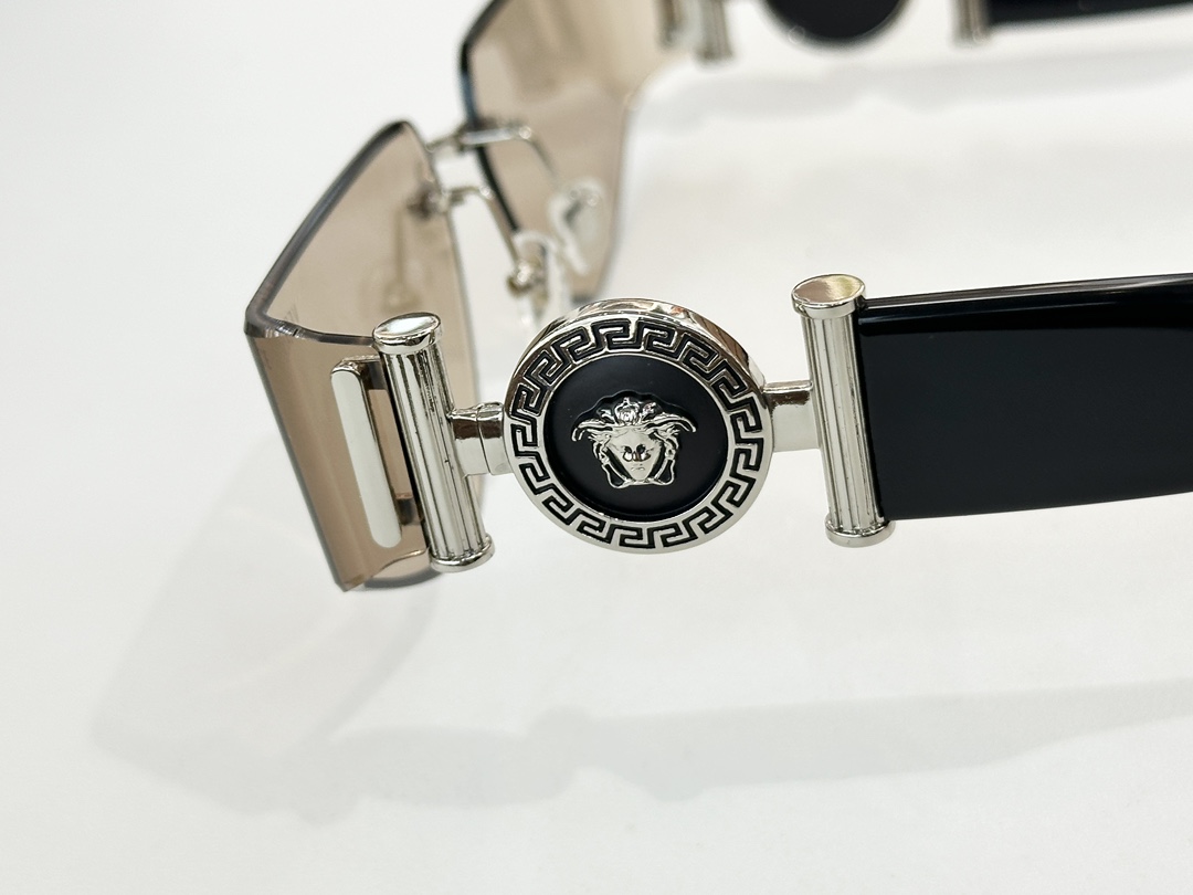 VERSAC*MODEL：VE6772 SIZE：59口17-143