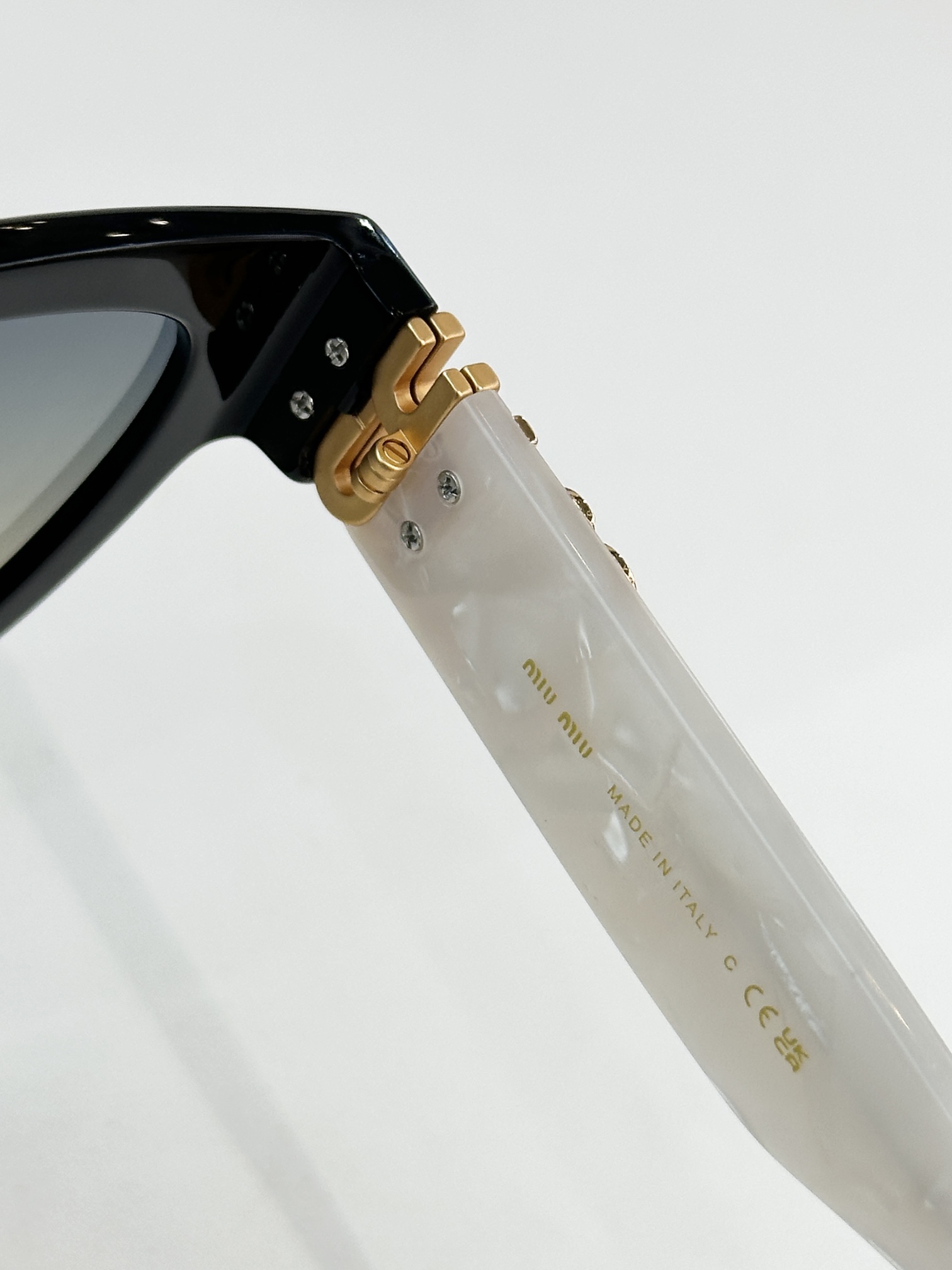 MIUMI*MODEL:MU 146AVSIZE: 51口22-146