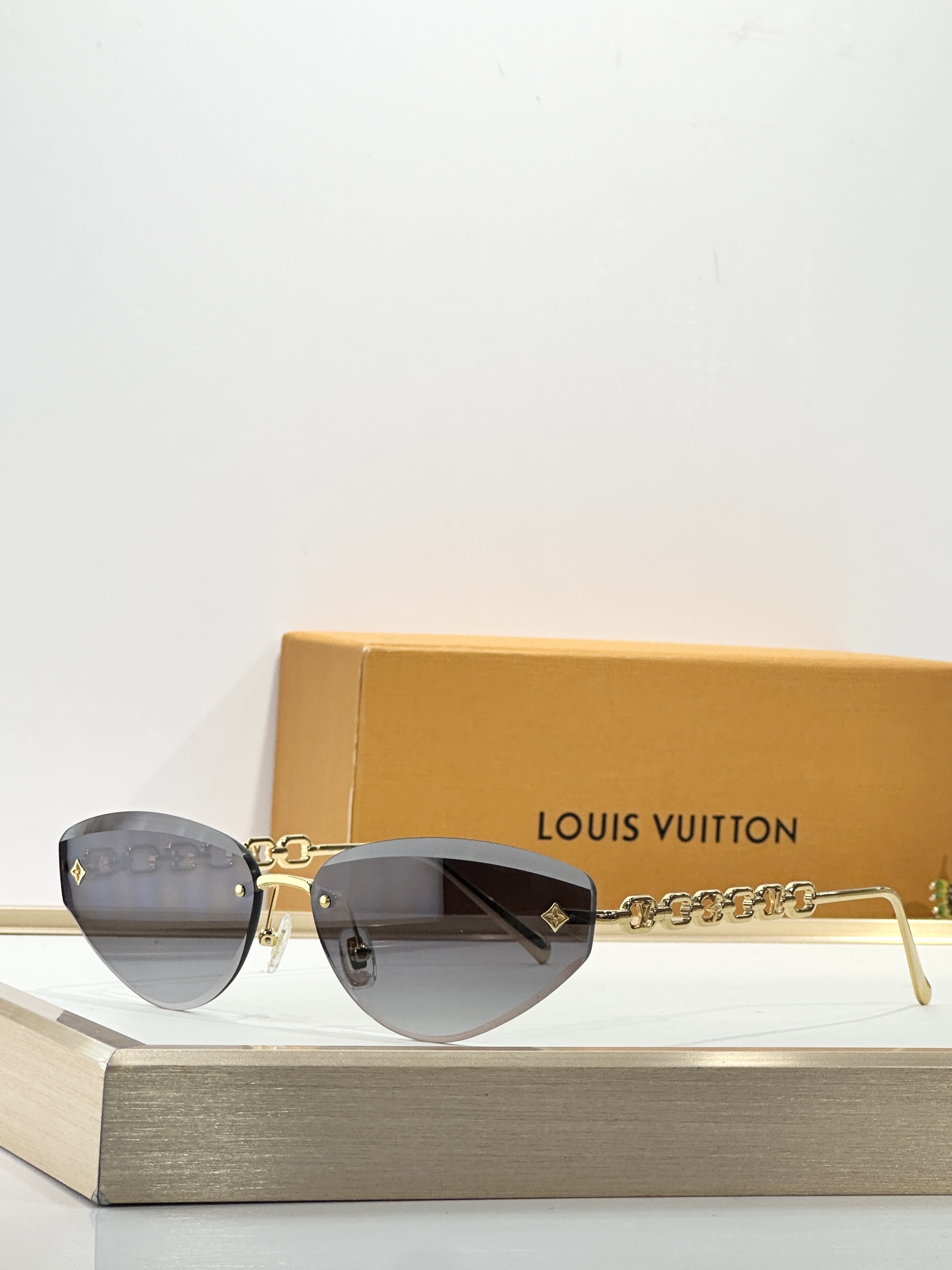 LOUIS VUITTONMODEL：Z3015USIZE：61口15-140