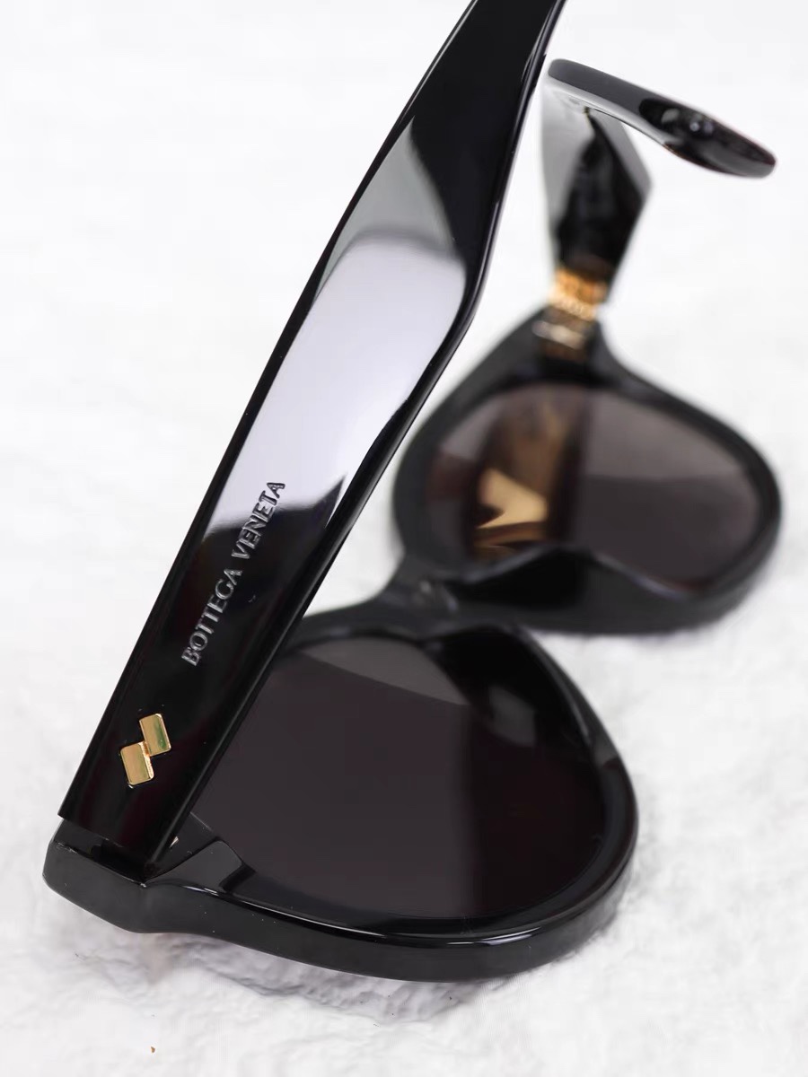 BOTTEGA VENET*MODEL：BV1352SKSize：55口19 145