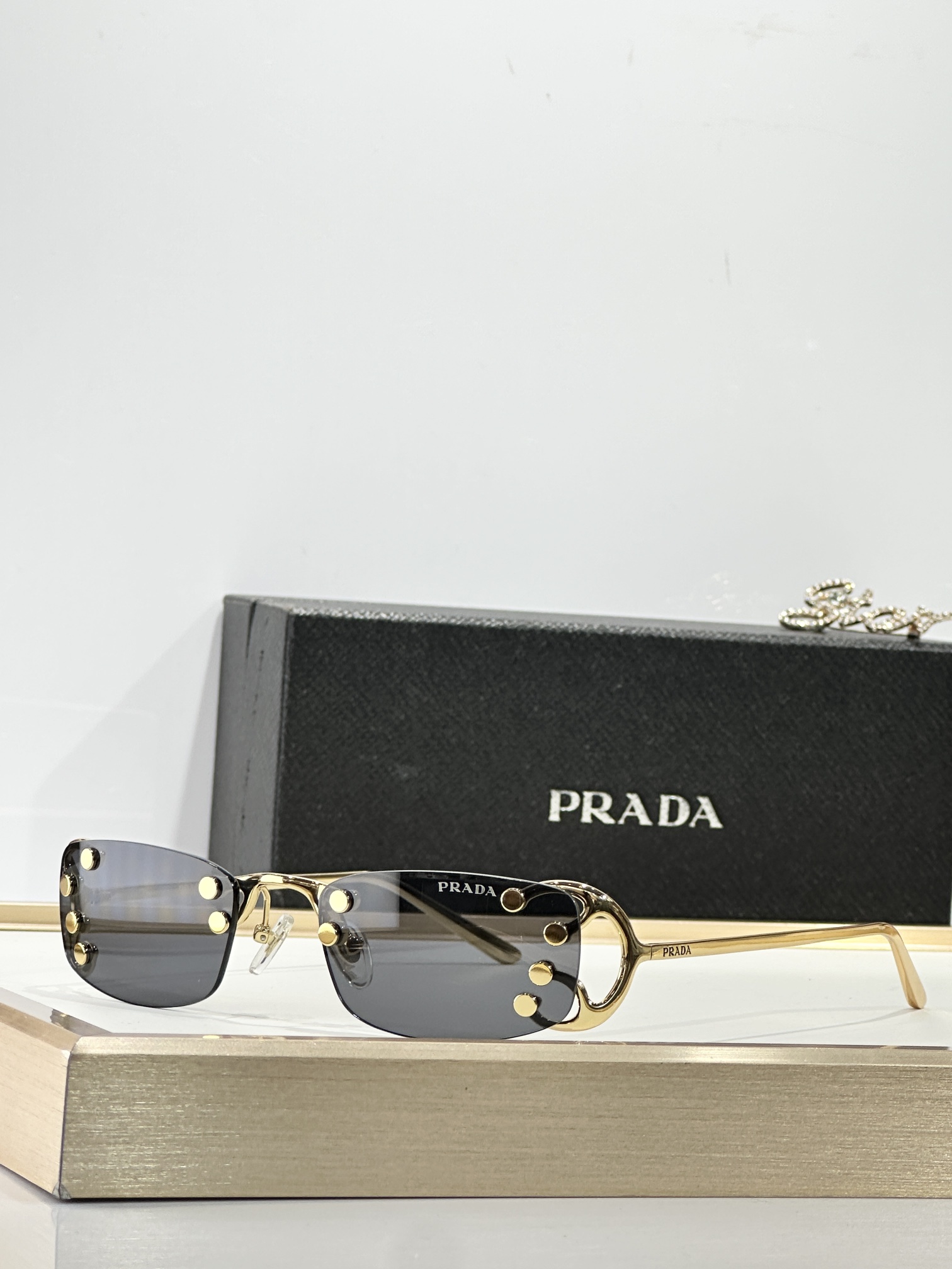 PRADAMOD：PR C57SSize：53口20 135
