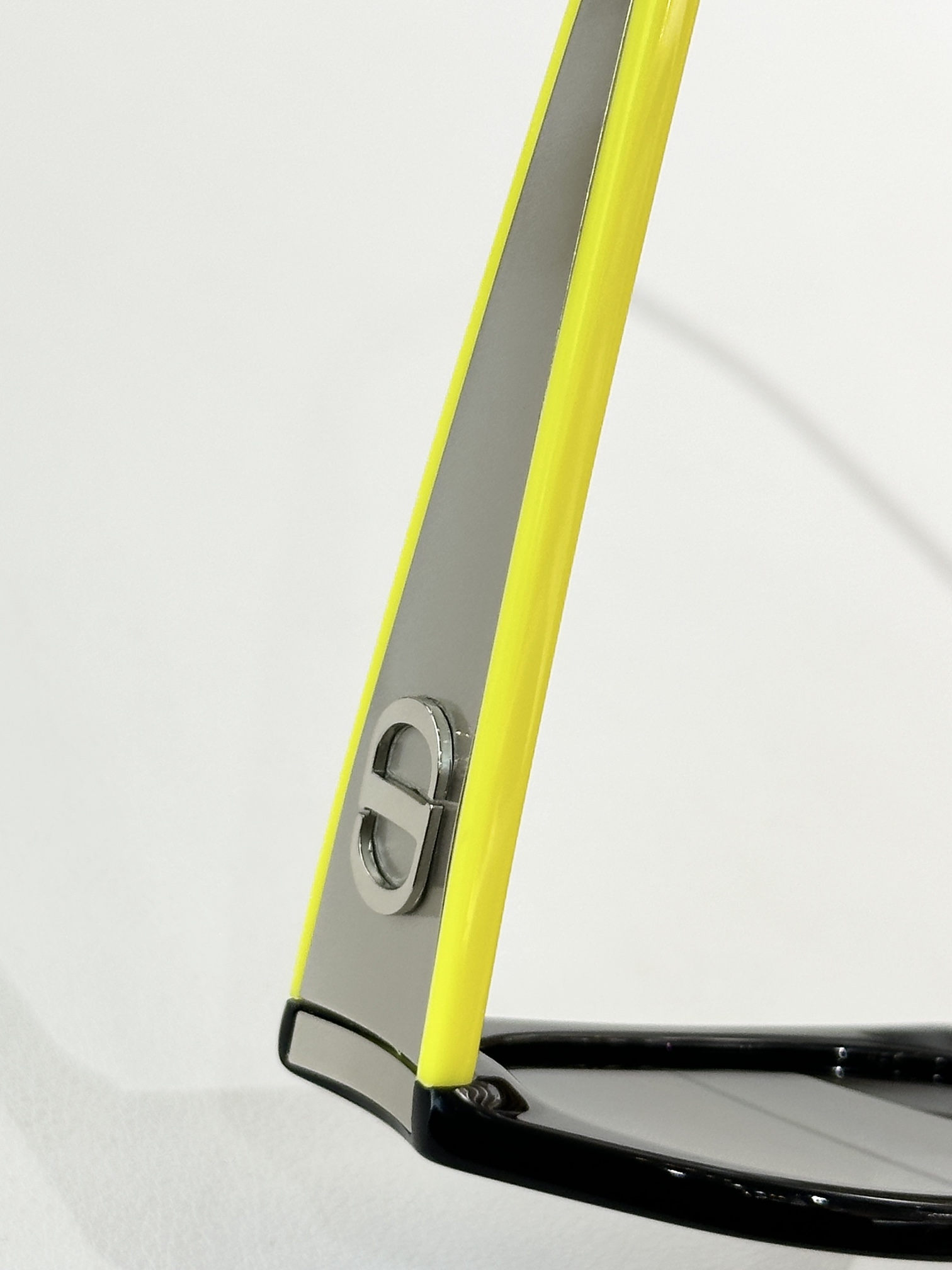 DIO*MODEL：DiorGlow B2FSIZE：56口18-140