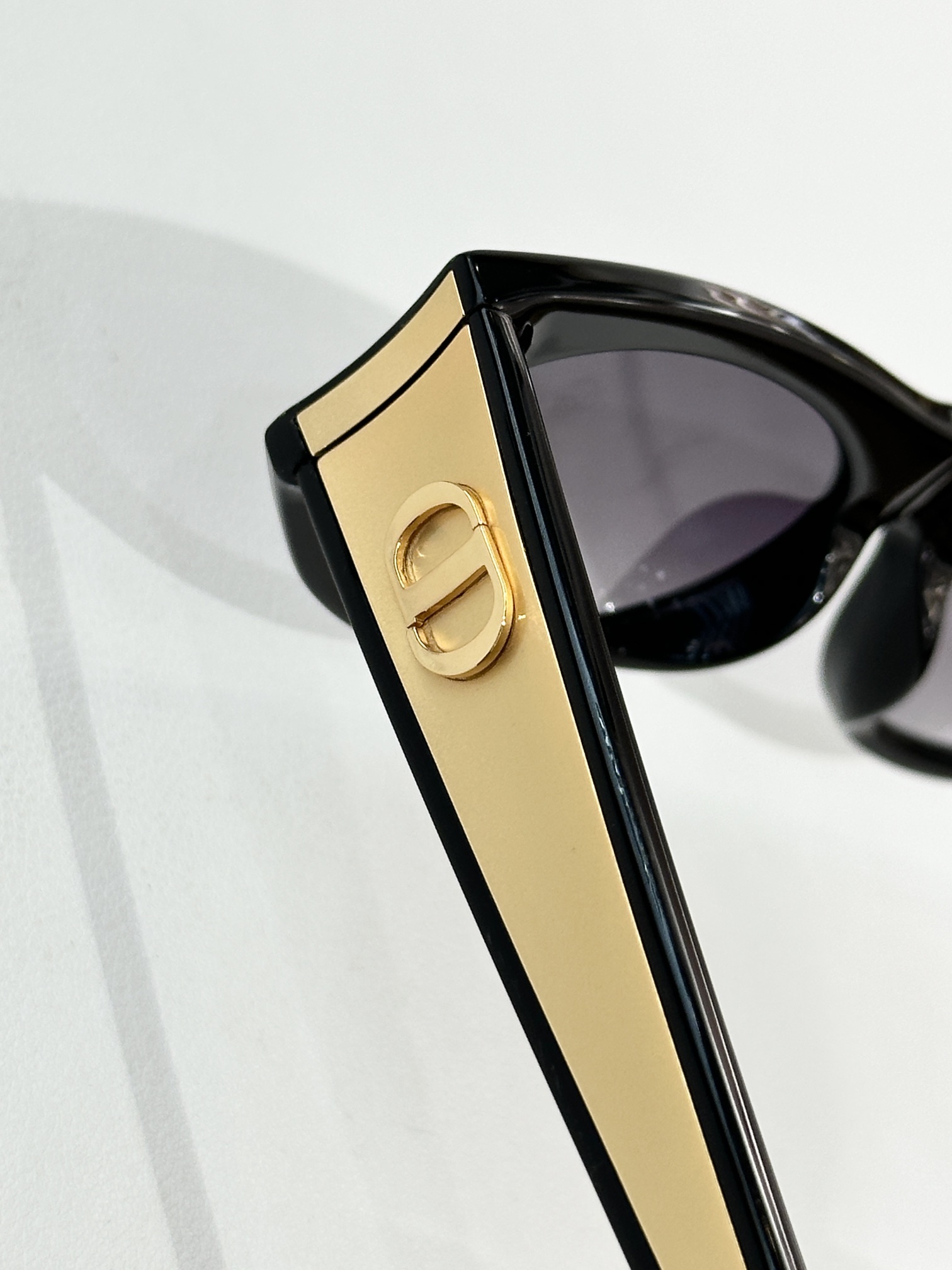 DIO*MODEL：DiorGlow B2FSIZE：56口18-140