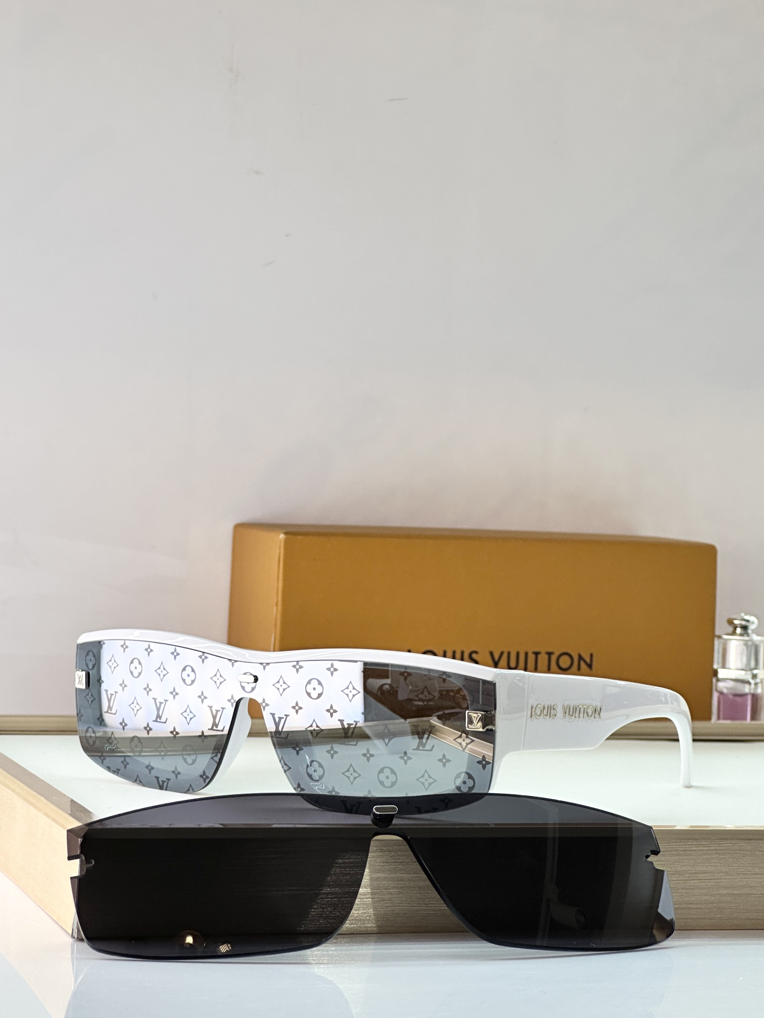 LOUIS VUITTO*MODEL：Z2057ESIZE：145口0-140