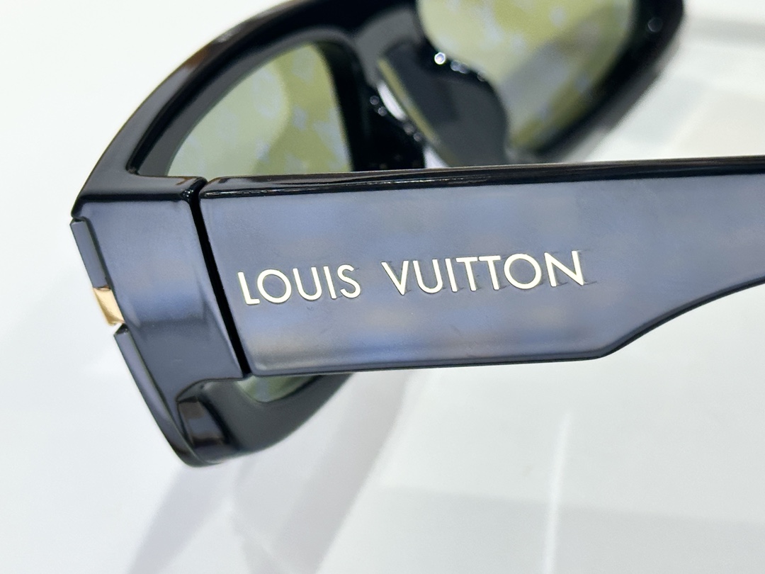 LOUIS VUITTO*MODEL：Z2057ESIZE：145口0-140