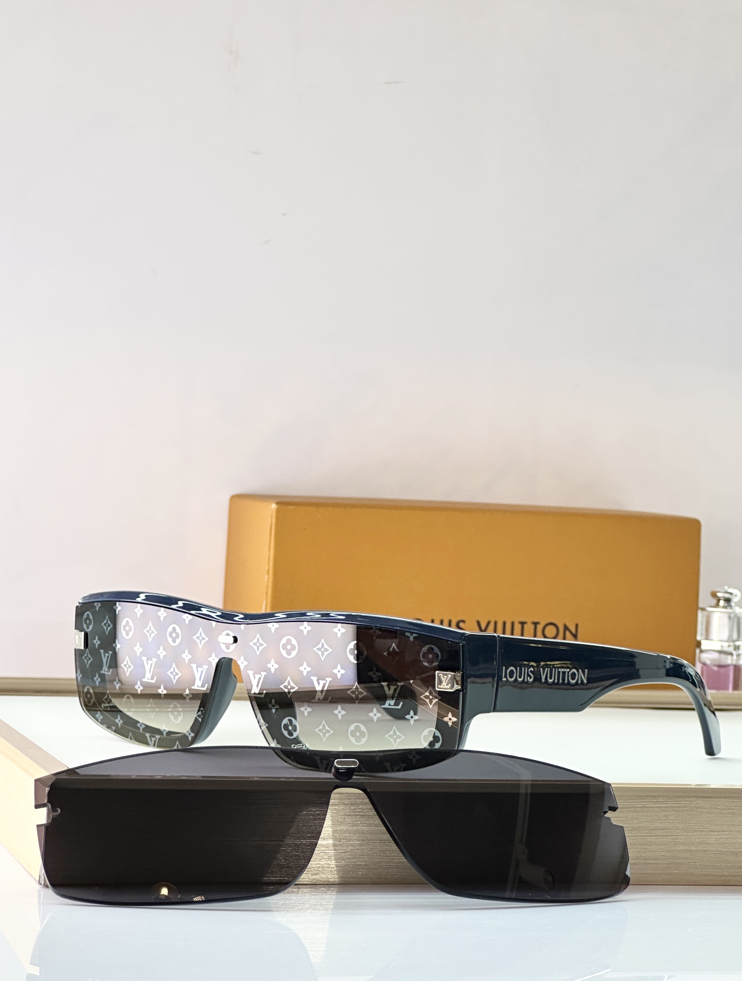 LOUIS VUITTO*MODEL：Z2057ESIZE：145口0-140