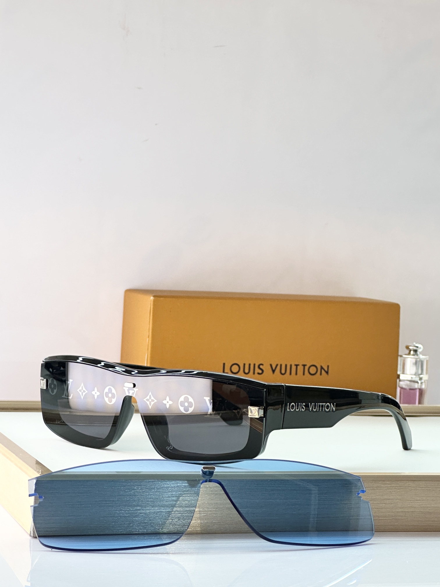 LOUIS VUITTO*MODEL：Z2057ESIZE：145口0-140