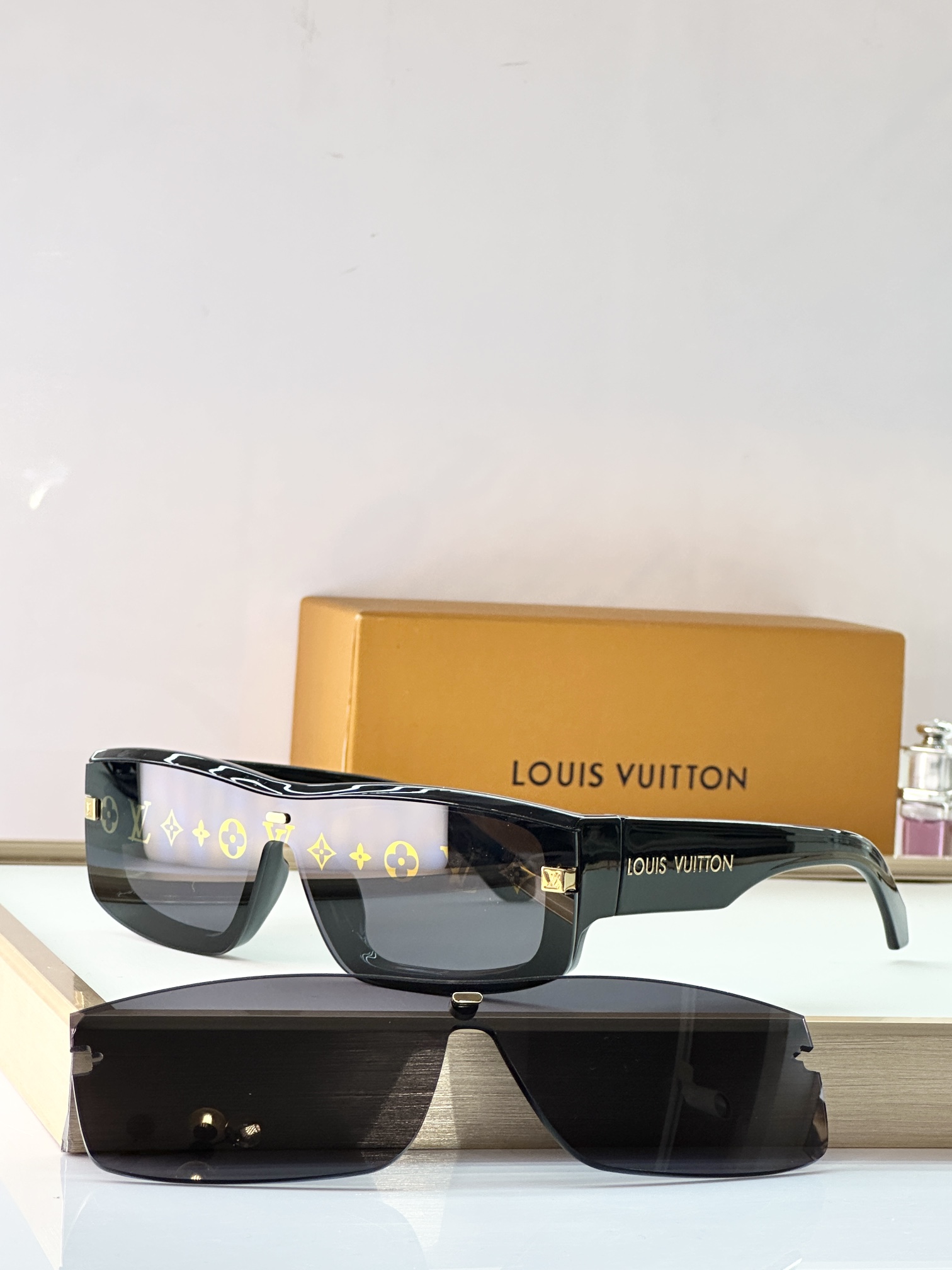 LOUIS VUITTO*MODEL：Z2057ESIZE：145口0-140