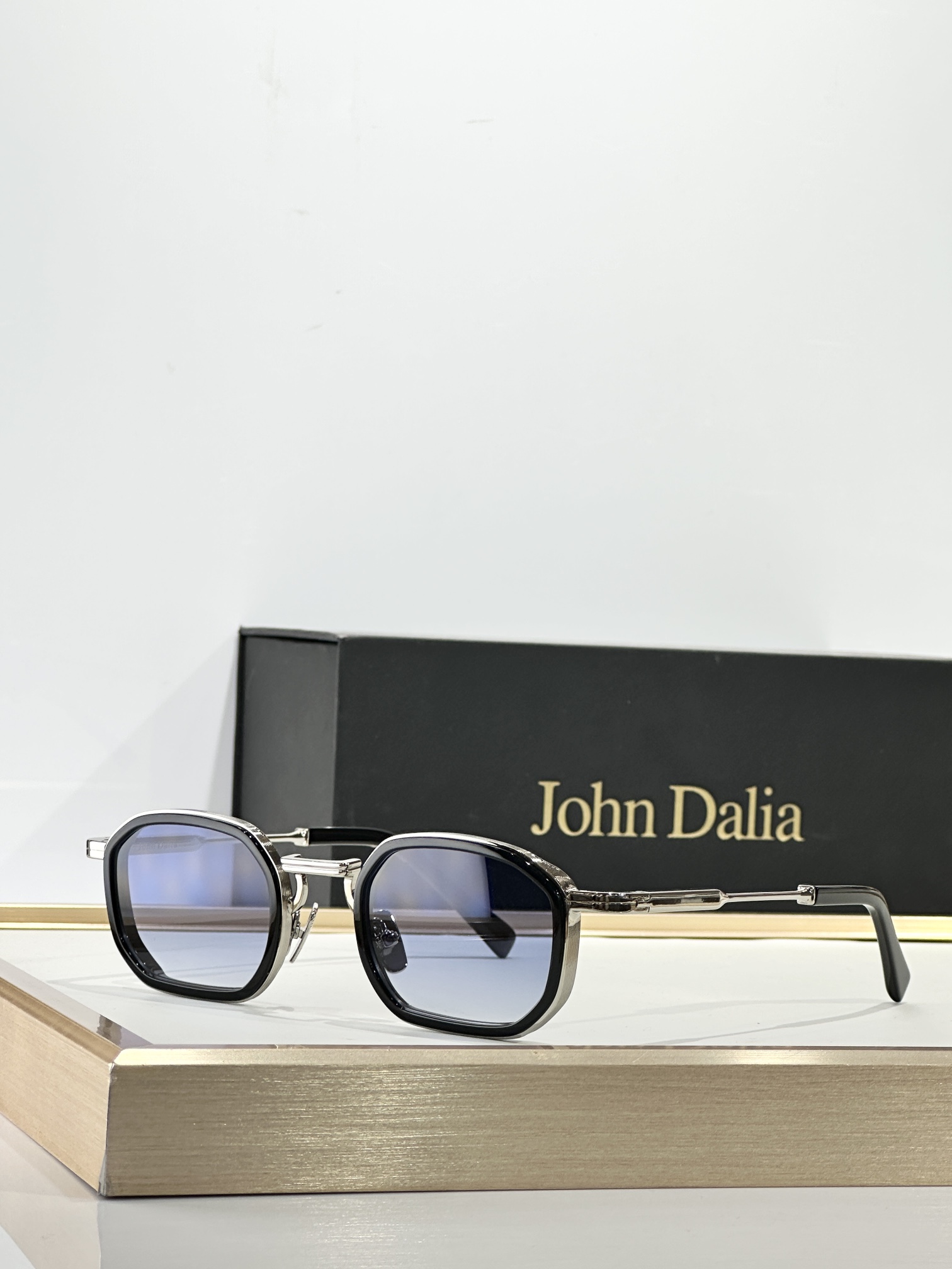 John DaliaMODEL：JEAN SIZE：43口25-145盒子另计